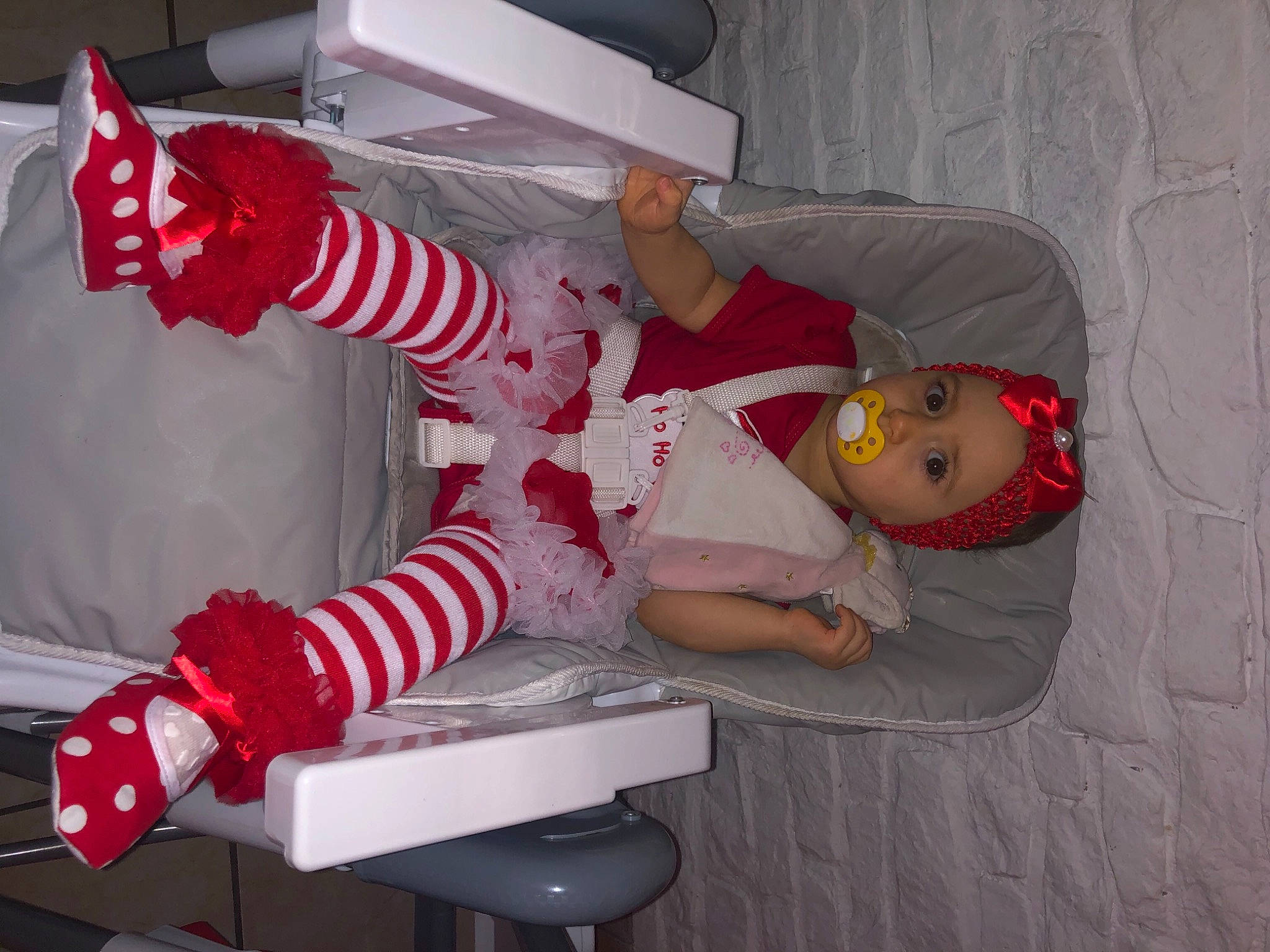 Tya participe au concours pour gagner de l'argent avec cette photo : baby_toddler_clothing, carmine, comfort, event, flag, flag_day_usa, flag_of_the_united_states, hat, headwear, holiday, knee, lap, person