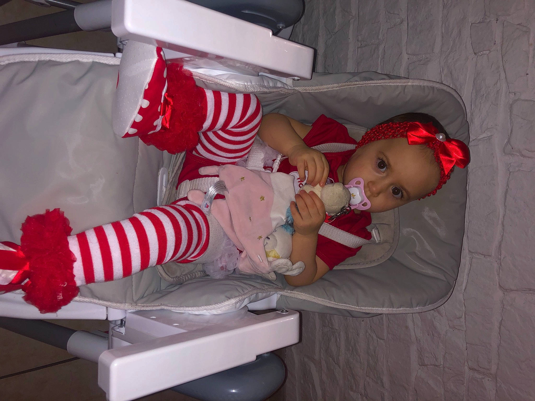 Nina participe au concours pour gagner de l'argent avec cette photo : baby, baby_toddler_clothing, carmine, child, comfort, couch, hat, headwear, lap, machine, mammal, pattern, person, product, room, sandal, sitting, sock, textile, thigh