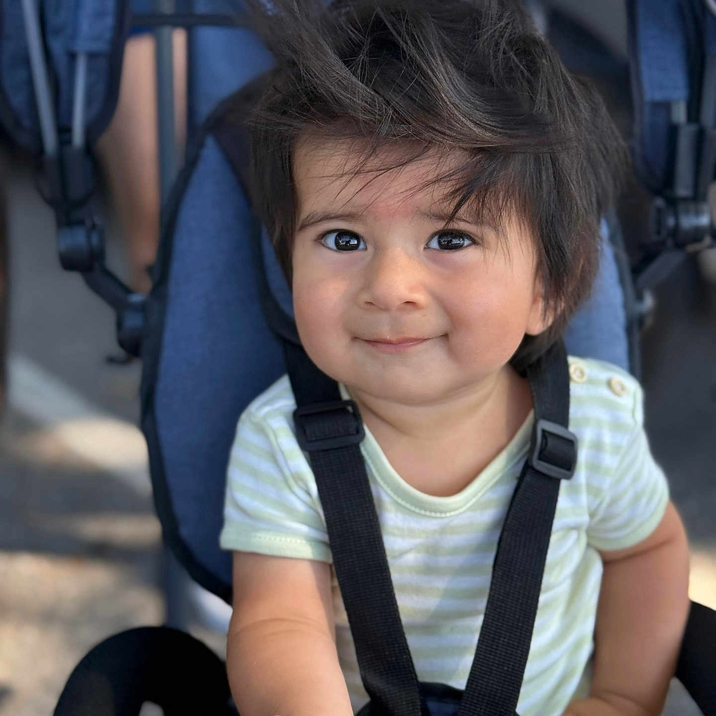 Jake Owen a rejoint le concours — aidez-le/la à gagner de superbes lots ! baby, child, clothing, cute, expression, eyes, face, hair, happy, infant, outdoor, person, portrait, seatbelt, smile, straps, stroller, sunlight, toddler, young