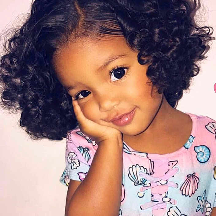 Louna a rejoint le concours — aidez-le/la à gagner de superbes lots ! blackhair, bodypart, child, clothing, curlyhair, dimples, face, female, girl, hair, happy, head, person, photography, portrait, shoulder, sleeve, smile