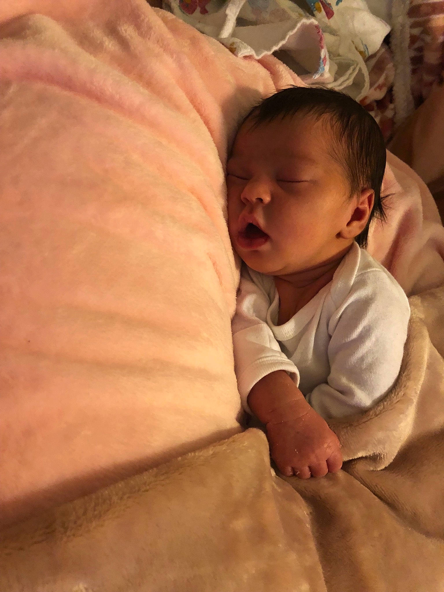 Zhavia is registered to the contest to win money with this photo: baby, child, hand, person, skin, sleep, toddler