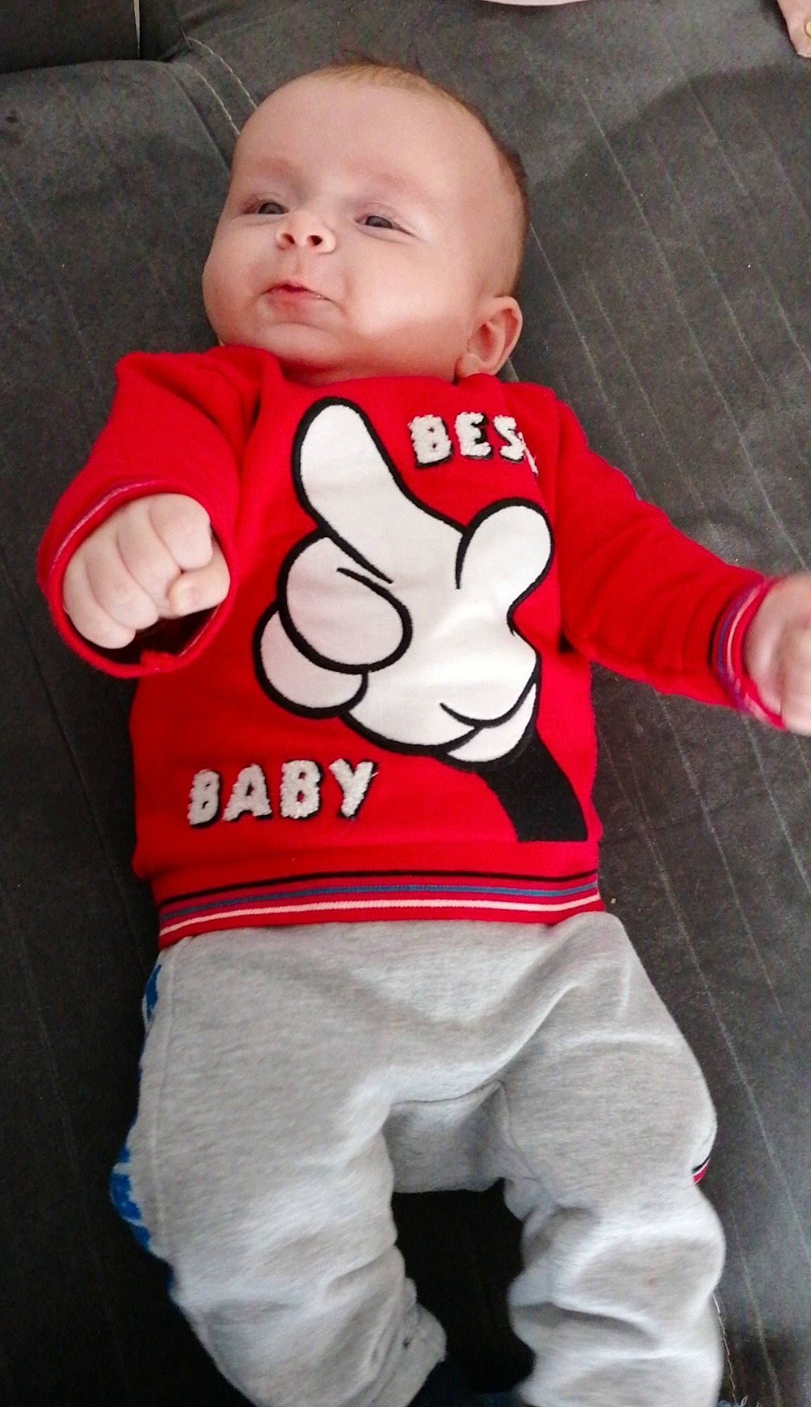 Tyago a rejoint le concours — aidez-le/la à gagner de superbes lots ! baby, baby_toddler_clothing, cheek, child, cool, male, outerwear, person, product, red, sleeve, t_shirt, toddler