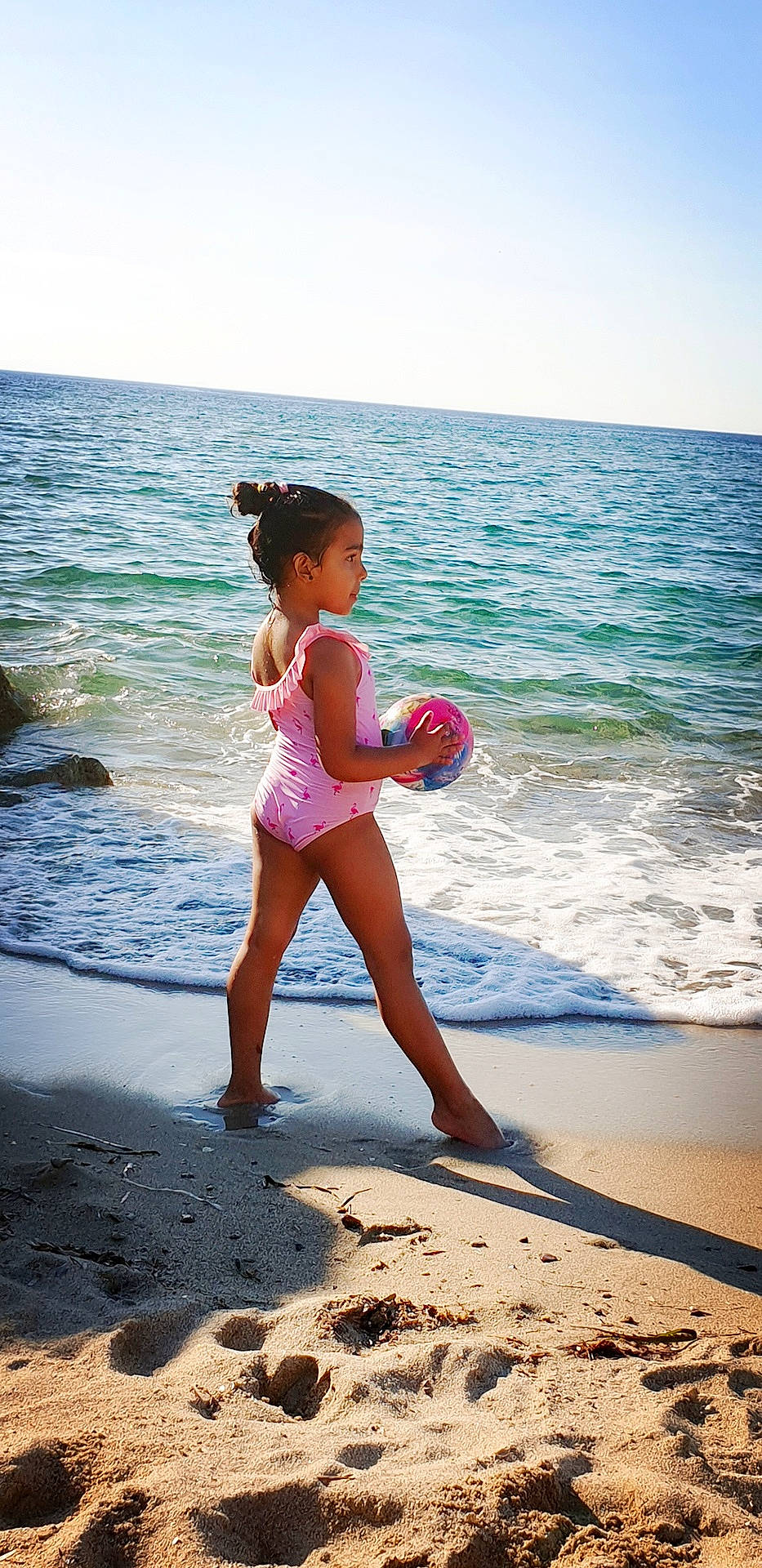 Maria Clara Fernandes Campos a rejoint le concours — aidez-le/la à gagner de superbes lots ! barefoot, beach, child, coast, coastal_and_oceanic_landforms, fun, happy, human_leg, leg, ocean, person, play, sand, sea, shore, summer, swimwear, thigh, toddler, vacation