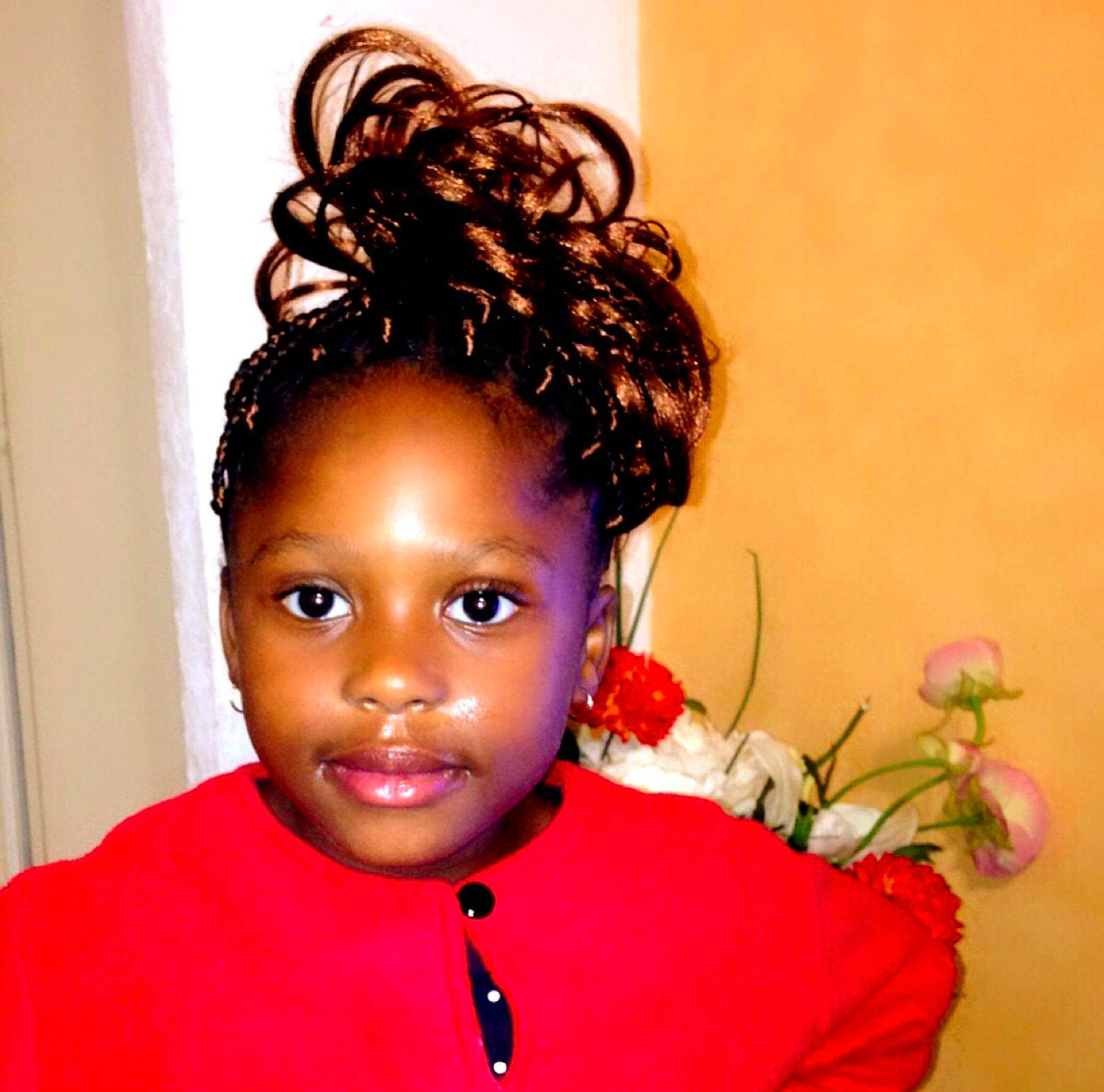 Ciara a rejoint le concours — aidez-le/la à gagner de superbes lots ! black_hair, child, forehead, hair, hair_accessory, hairstyle, joy, lip, person