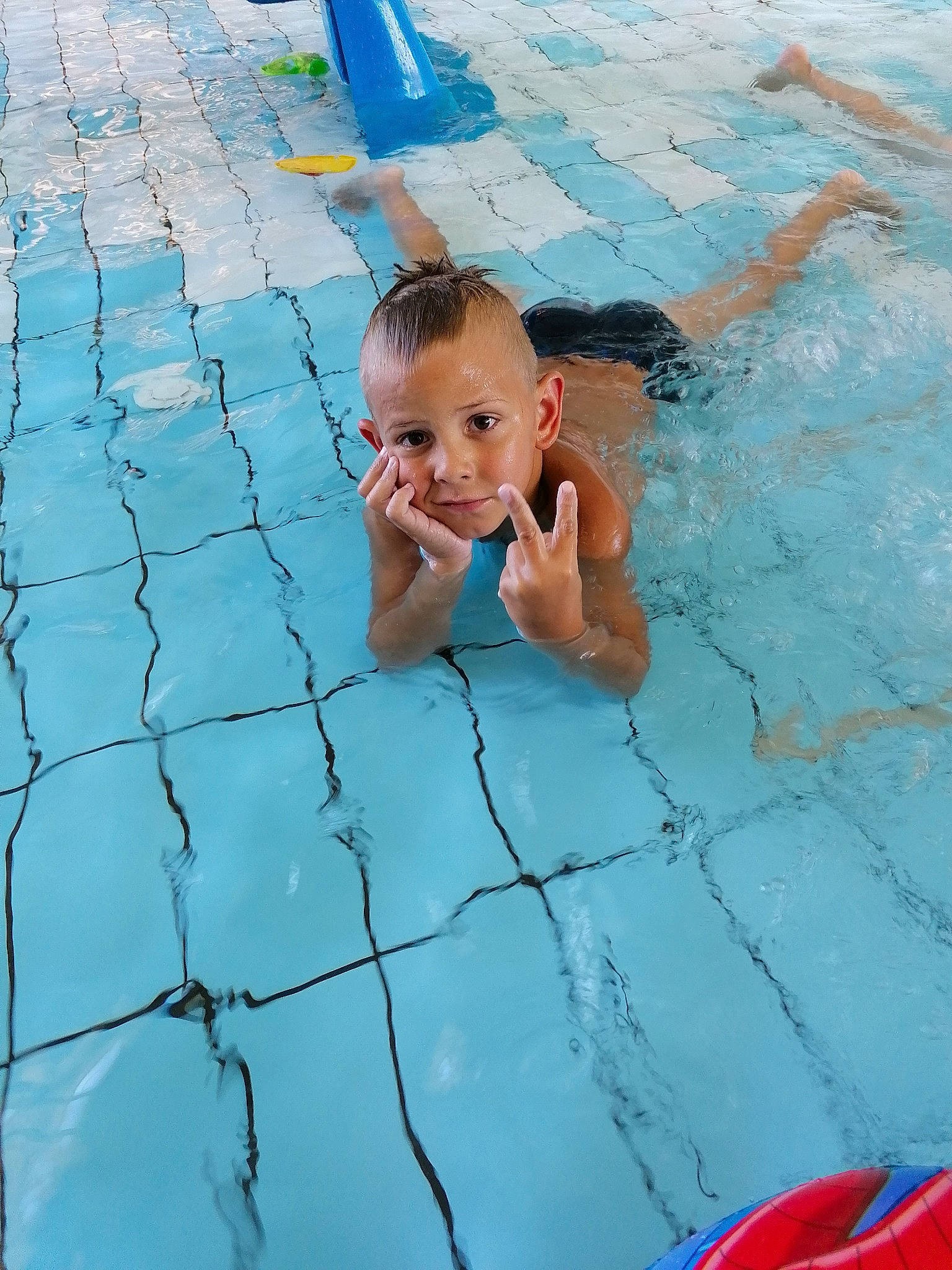 Lyam a rejoint le concours — aidez-le/la à gagner de superbes lots ! child, fun, leisure, leisure_centre, person, play, recreation, swimmer, swimming, swimming_pool, toddler