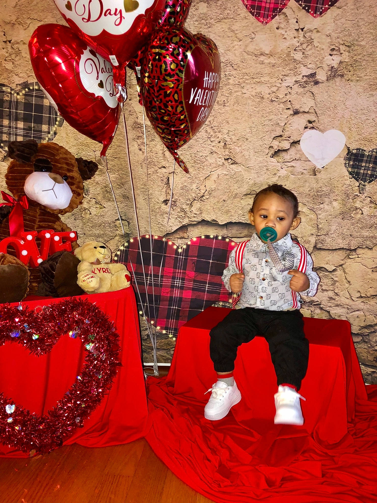 Kyree joined the competition — help win amazing prizes! balloon, carmine, christmas, christmas_decoration, christmas_eve, christmas_ornament, decoration, event, fictional_character, happy, holiday, holiday_ornament, interior_design, lighting, ornament, pattern, person, plaid, red, tartan