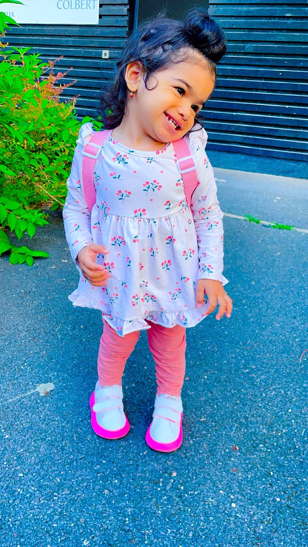 Anabella a rejoint le concours — aidez-le/la à gagner de superbes lots ! child, city, clothing, coat, dress, face, female, footwear, girl, head, pants, person, photography, portrait, purple, road, shoe, standing, street, urban