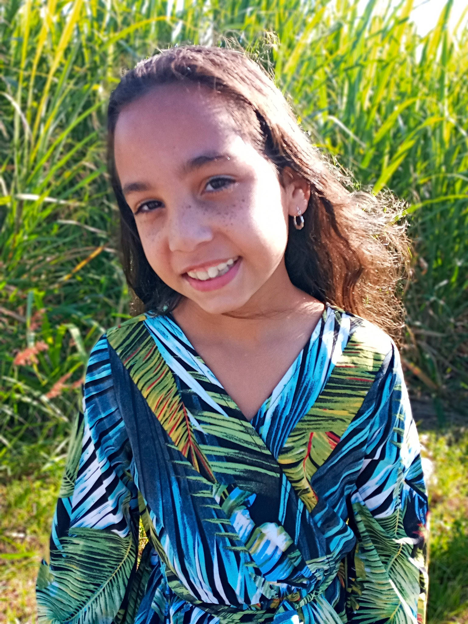 Maëlya participe au concours pour gagner de l'argent avec cette photo : black_hair, clothing, dress, facial_expression, flash_photography, grass, grassland, hair, hairstyle, happy, iris, joy, lip, long_hair, people_in_nature, person, plant, skin, smile, street_fashion