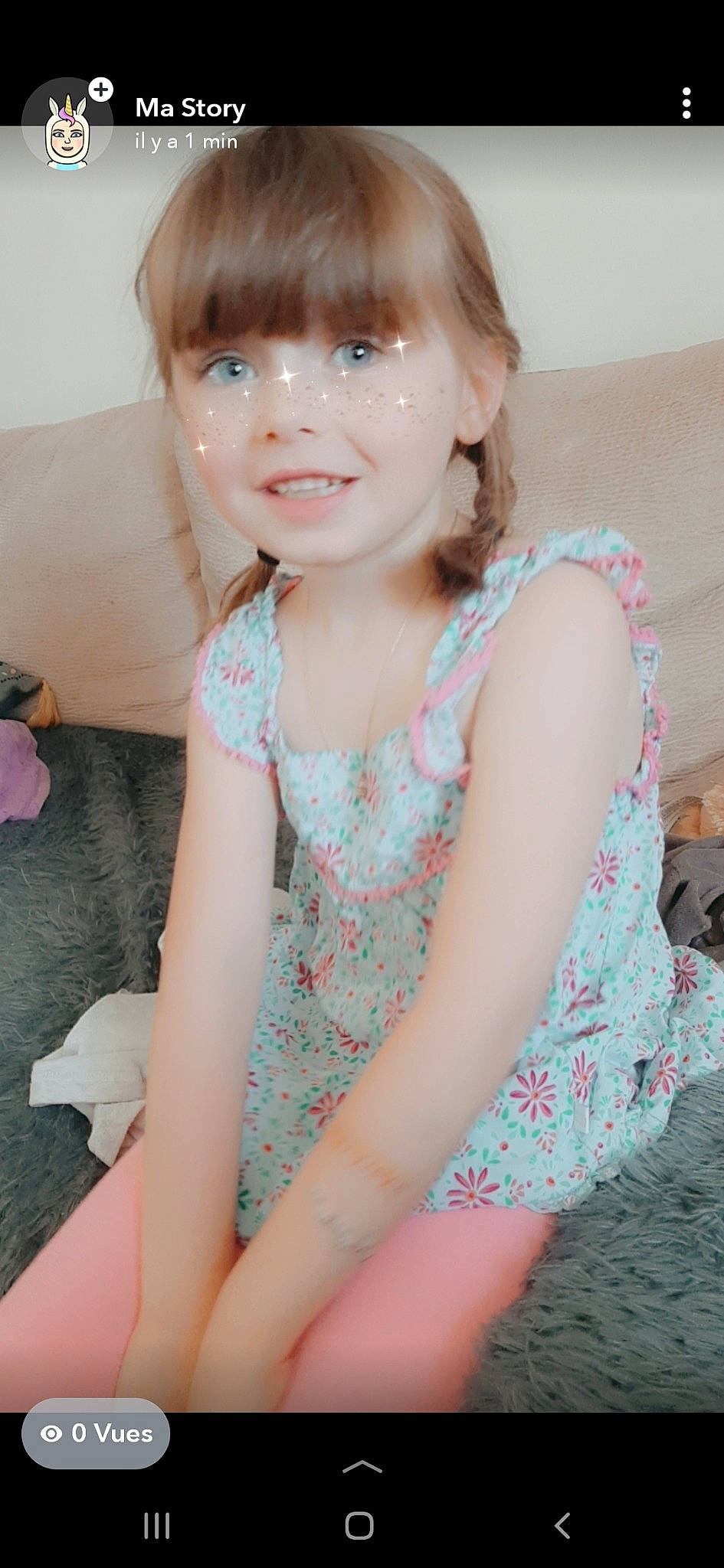 Zoé a rejoint le concours — aidez-le/la à gagner de superbes lots ! baby_toddler_clothing, dress, eye, face, flash_photography, hair, hairstyle, happy, head, human_body, iris, joint, leg, lip, neck, person, shoulder, skin, sleeve, smile