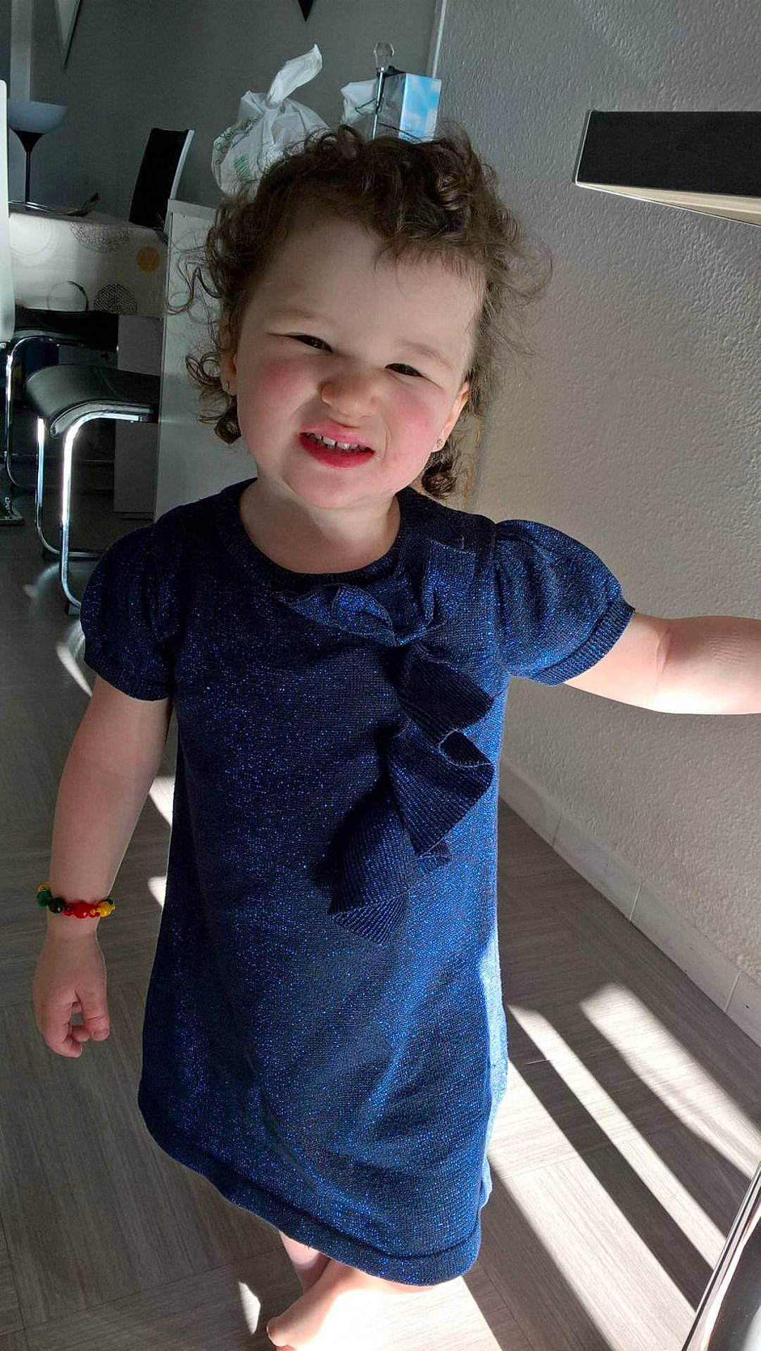 Anaelle participe au concours pour gagner de l'argent avec cette photo : blue, boy, child, clothing, dress, girl, infant, skin, toddler