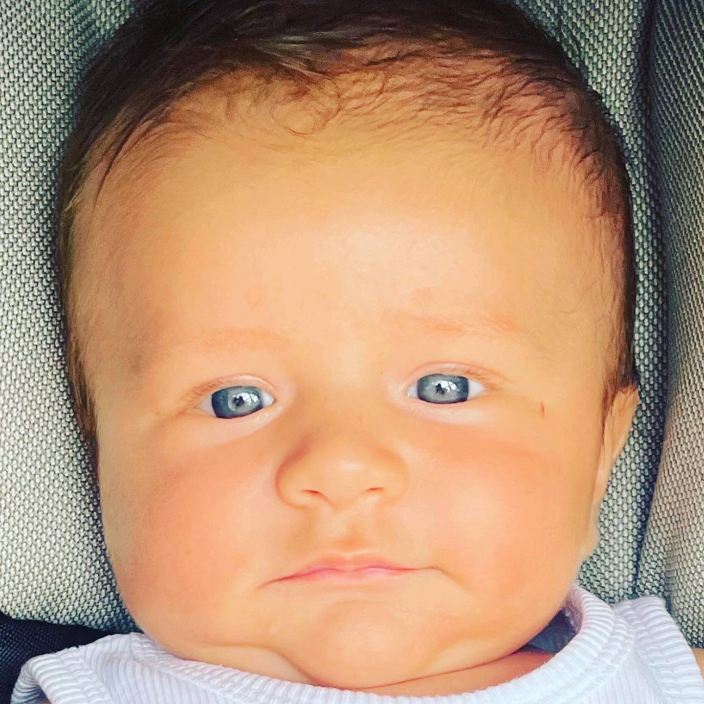 Milo participe au concours pour gagner de l'argent avec cette photo : azure, baby, baby_products, baby_toddler_clothing, cheek, child, chin, ear, eyebrow, eyelash, finger, head, iris, lip, mammal, mouth, no_expression, nose, person, skin