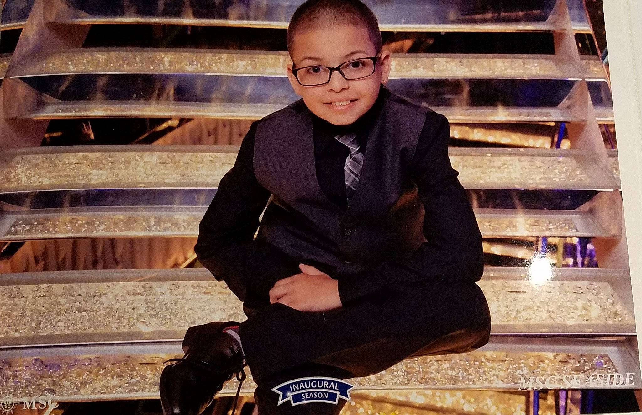 Gionni joined the competition — help win amazing prizes! gentleman, joy, person, photography, sitting, smile