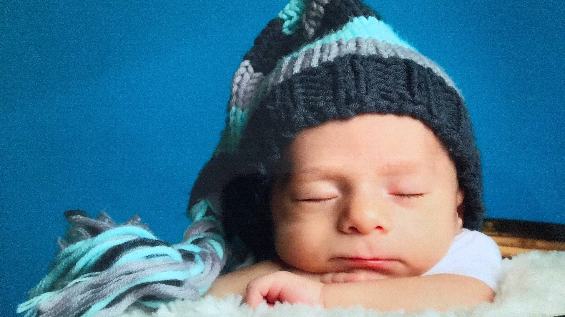 Francesco a rejoint le concours — aidez-le/la à gagner de superbes lots ! baby, baby_sleeping, beanie, bonnet, cap, cheek, child, eye, head, headgear, headwear, knit_cap, lip, nose, person, photography, skin, sleep, smile, toddler