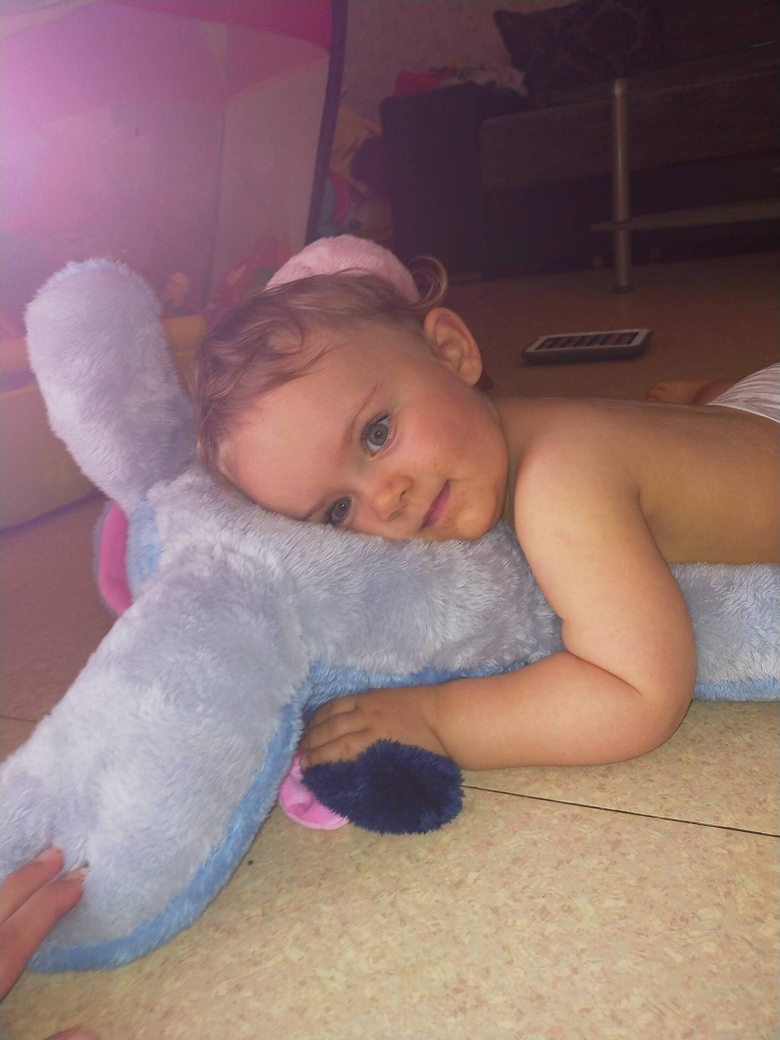 Anaé participe au concours pour gagner de l'argent avec cette photo : baby, child, leg, person, skin, toddler