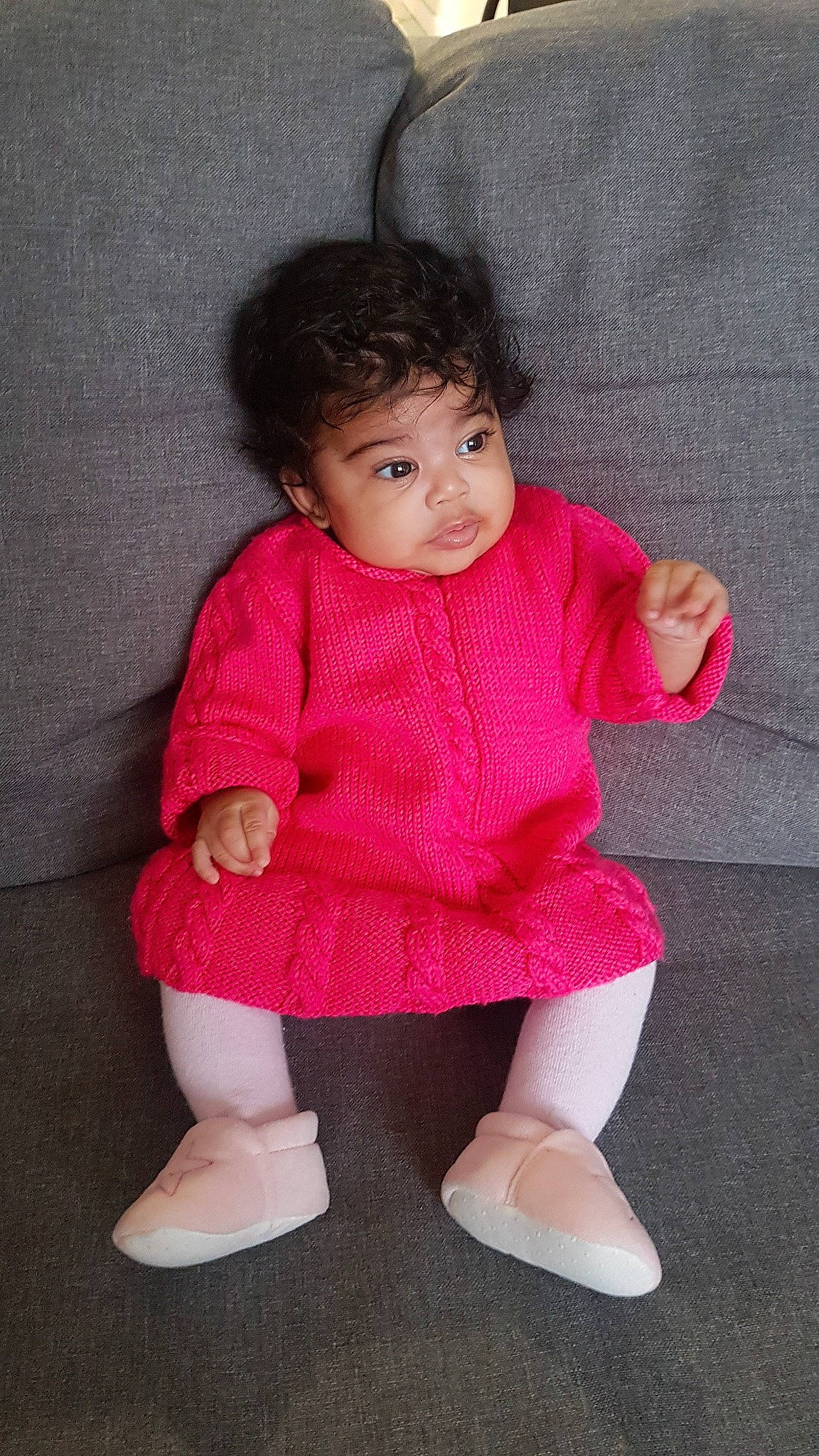 Tia participe au concours pour gagner de l'argent avec cette photo : baby, baby_toddler_clothing, cheek, child, outerwear, person, pink, sitting, skin, smile, standing, toddler