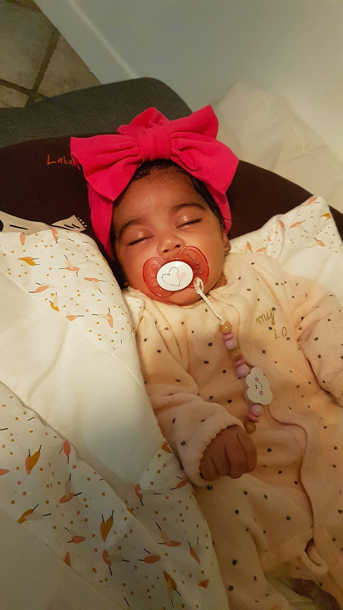 Tia participe au concours pour gagner de l'argent avec cette photo : baby, baby_sleeping, bedtime, birth, cheek, child, joy, person, pink, skin, sleep, smile, textile, toddler