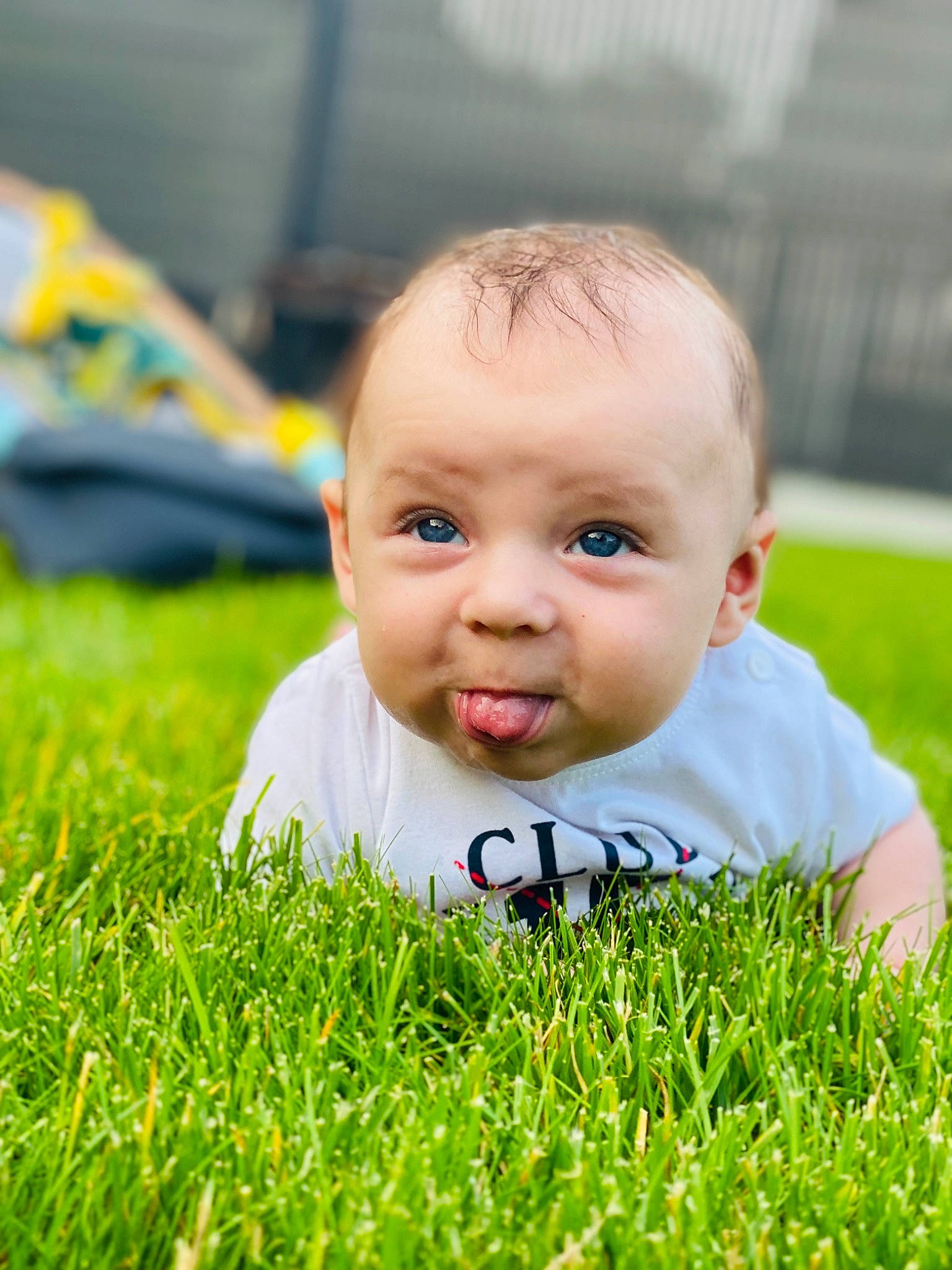 Aaron participe au concours pour gagner de l'argent avec cette photo : baby, baby_toddler_clothing, child, eye, flooring, fun, grass, grassland, hair, happy, iris, leisure, meadow, people_in_nature, person, plant, sitting, skin, smile, toddler