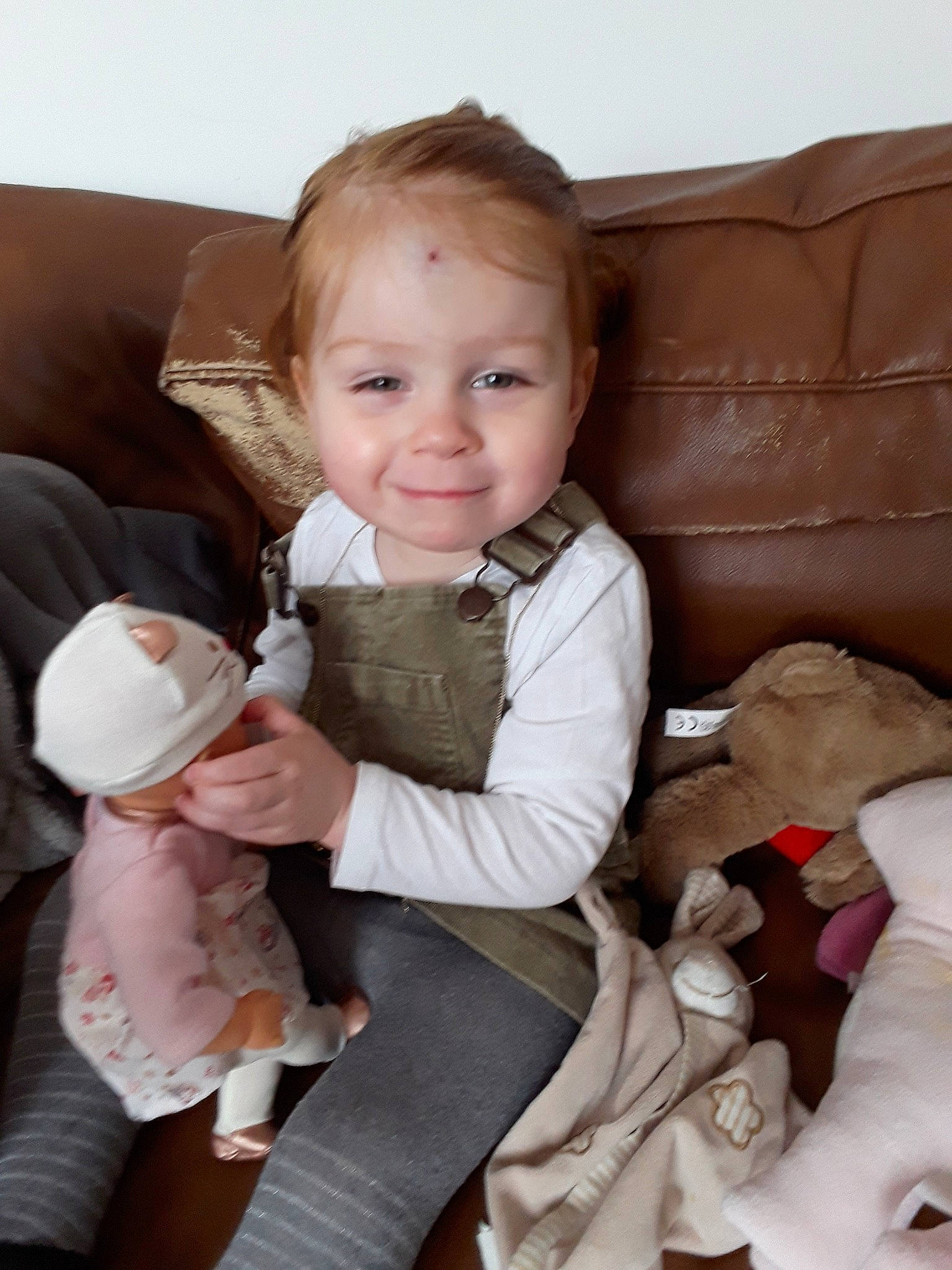 Blanche a rejoint le concours — aidez-le/la à gagner de superbes lots ! baby, child, joy, person, sitting, smile, toddler