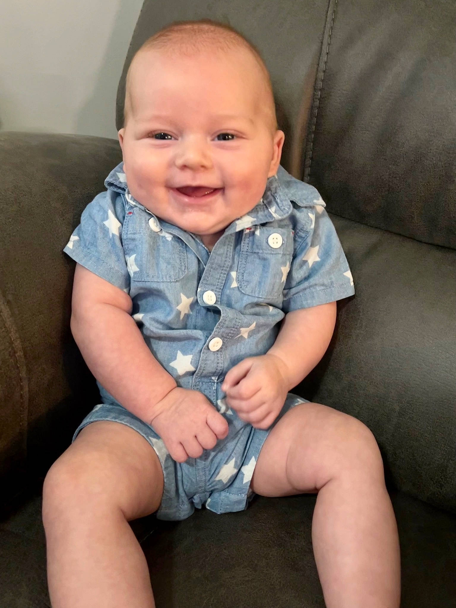 Huxton is registered to the contest to win money with this photo: baby, baby_toddler_clothing, cheek, comfort, electric_blue, eye, finger, iris, joy, knee, leg, lip, mouth, neck, nose, person, shoulder, skin, sleeve, smile