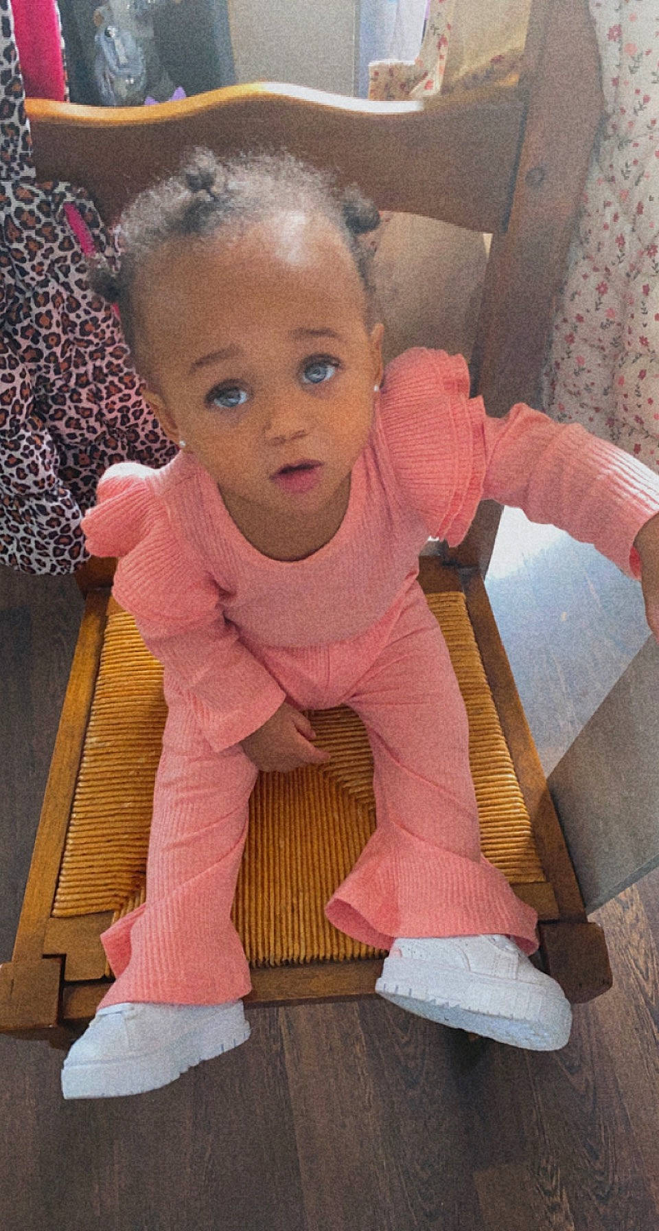 Layana participe au concours pour gagner de l'argent avec cette photo : baby, baby_toddler_clothing, cheek, child, ear, eye, face, foot, hair, happy, head, human_body, iris, lip, nose, person, pink, product, sleeve, surprise