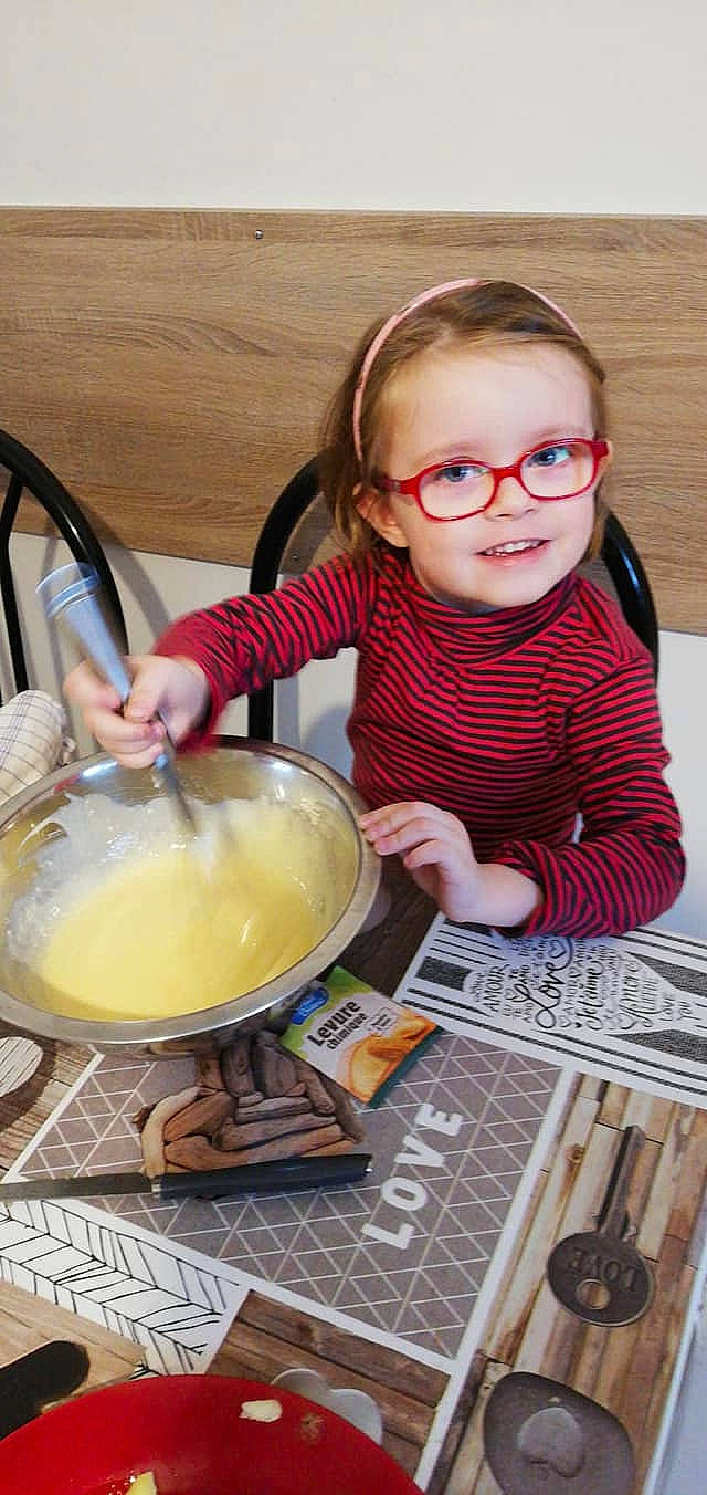Lise participe au concours pour gagner de l'argent avec cette photo : child, cuisine, dairy, dish, food, ingredient, person, toddler