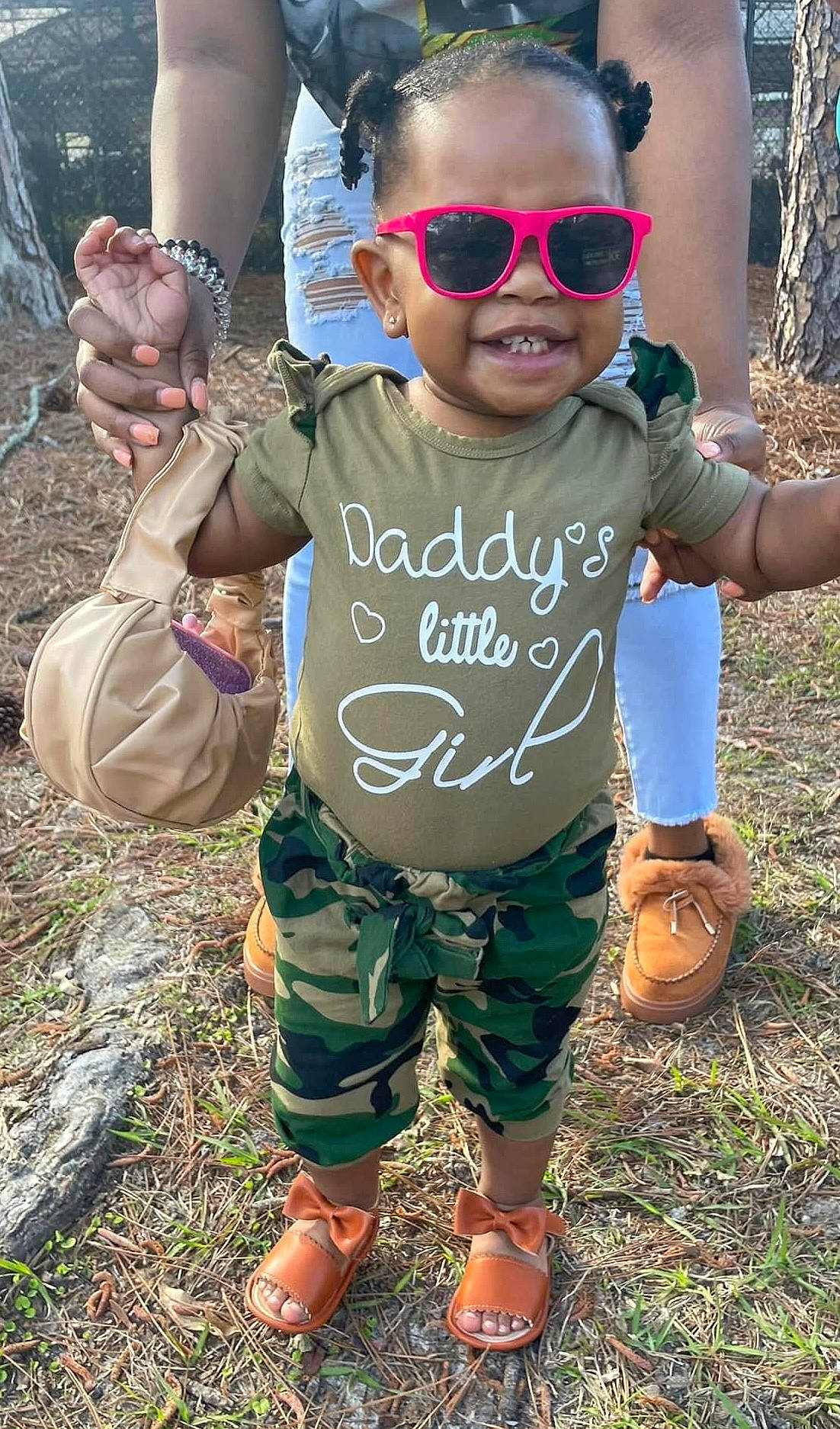 Kylia is registered to the contest to win money with this photo: arm, community, cool, eyewear, finger, goggles, grass, green, hand, handwriting, happy, leaf, people_in_nature, person, plant, shoe, sleeve, smile, sunglasses, vertebrate