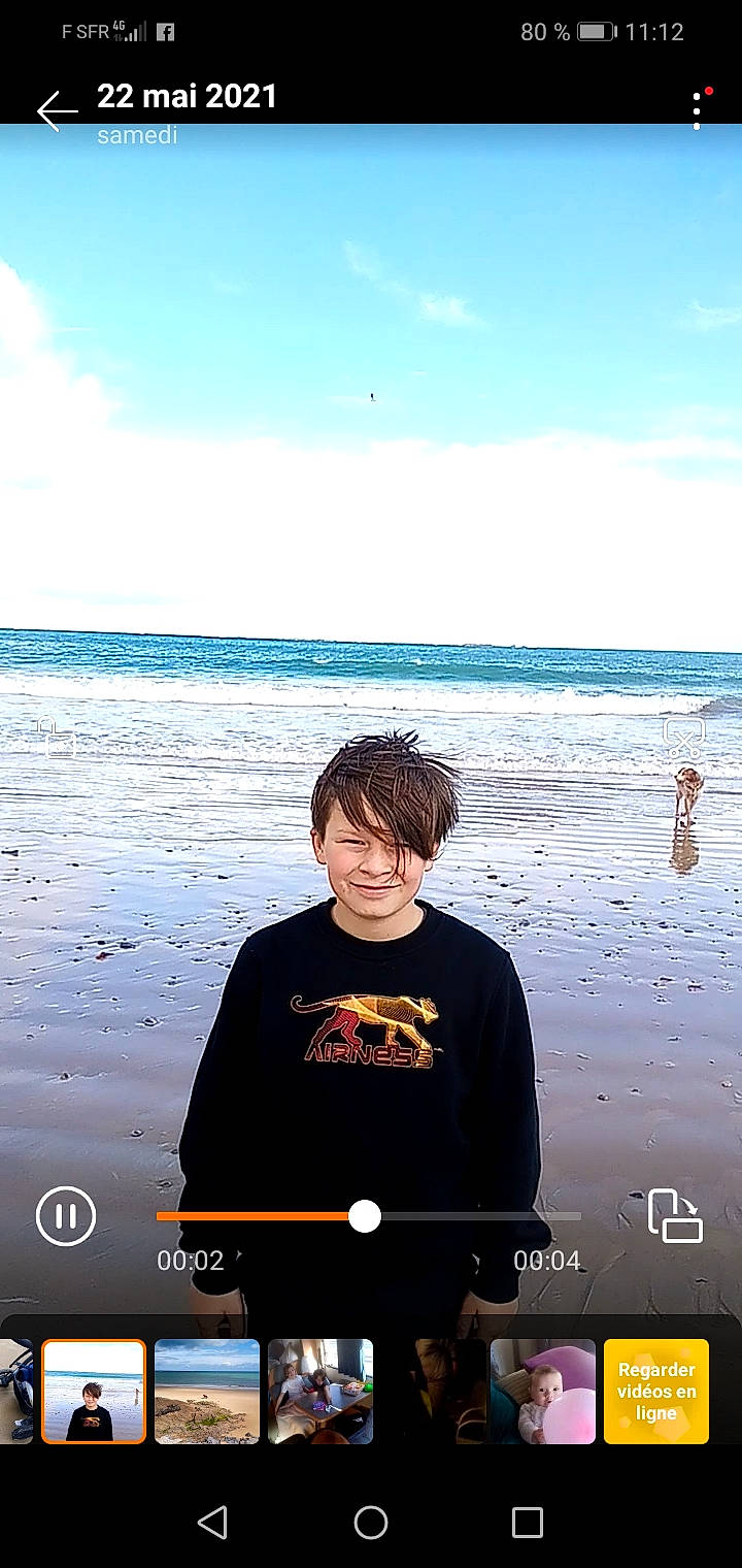 Sacha participe au concours pour gagner de l'argent avec cette photo : beach, body_of_water, calm, cloud, electric_blue, flash_photography, font, fun, gadget, happy, horizon, joy, lake, landscape, ocean, people_in_nature, person, sky, t_shirt, travel