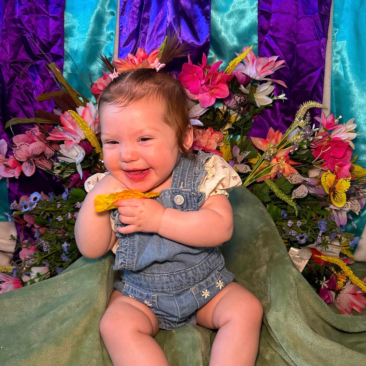 Elizabeth is registered to the contest to win money with this photo: baby, bodypart, clothing, face, finger, flower, flowerarrangement, flowerbouquet, geranium, hand, head, ikebana, person, petal, photography, plant, portrait, pottedplant, rose, shorts