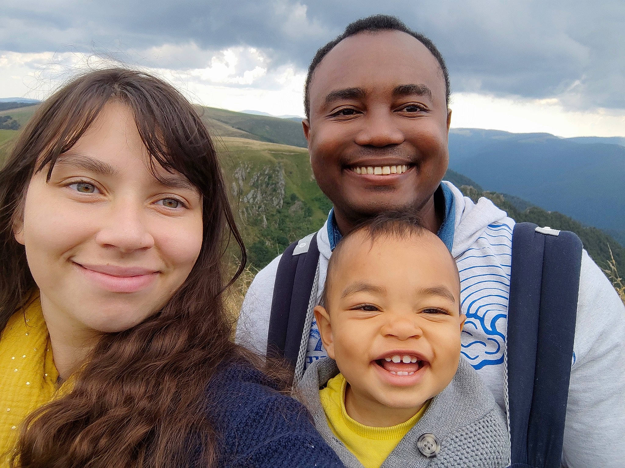 Elior participe au concours pour gagner de l'argent avec cette photo : chin, cloud, eye, face, facial_expression, fun, gesture, happy, hat, head, human, iris, joy, organ, people_in_nature, person, photograph, skin, sky, smile