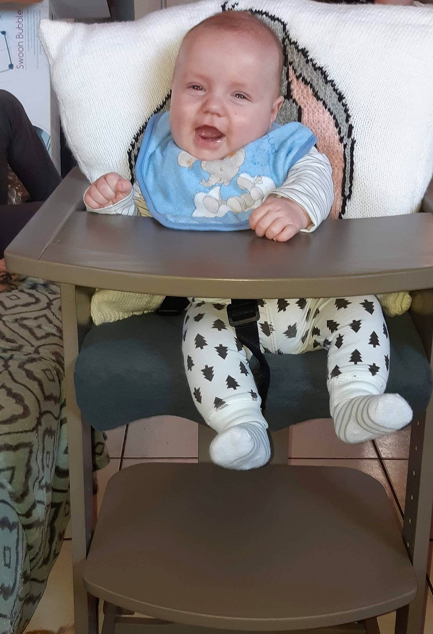 Alexy a rejoint le concours — aidez-le/la à gagner de superbes lots ! baby, car_seat, child, comfort, furniture, pattern, person, product, room, sitting, toddler