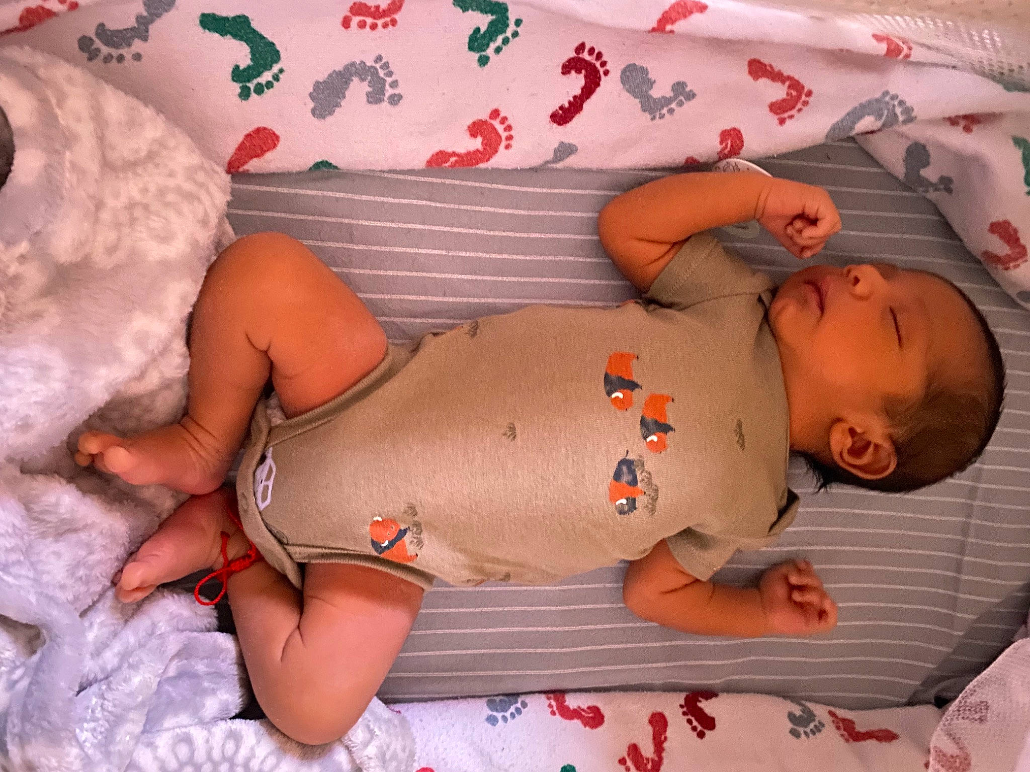 Alejandro is registered to the contest to win money with this photo: abdomen, baby, baby_toddler_clothing, chest, child, comfort, diaper, finger, human, human_body, leg, linens, mammal, mouth, muscle, person, skin, stomach, thigh, toddler