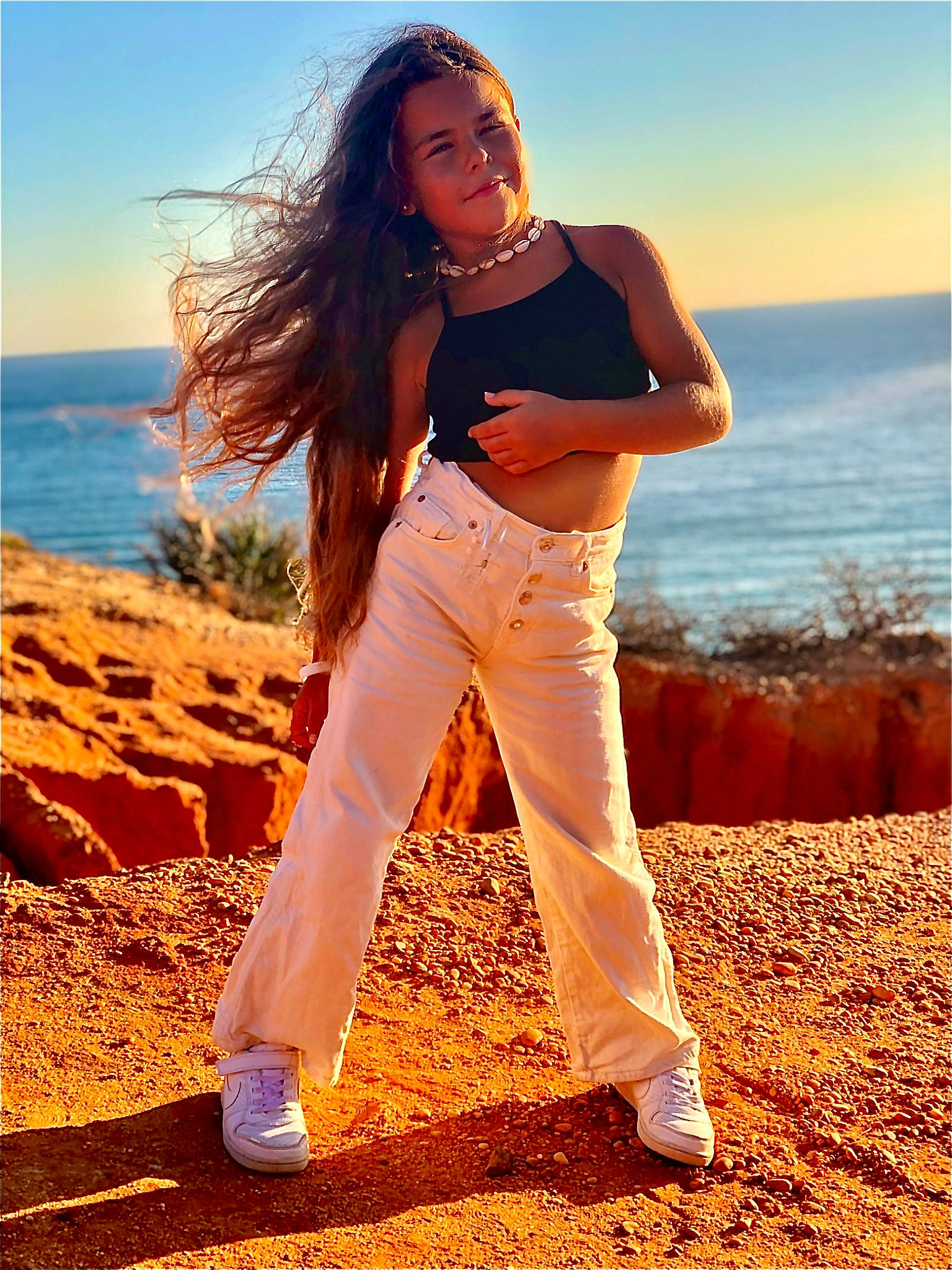 Lyana participe au concours pour gagner de l'argent avec cette photo : clothing, fashion_design, flash_photography, fun, hairstyle, happy, horizon, knee, landscape, morning, people_in_nature, person, photograph, sky, standing, summer, sunlight, sunrise, thigh, travel