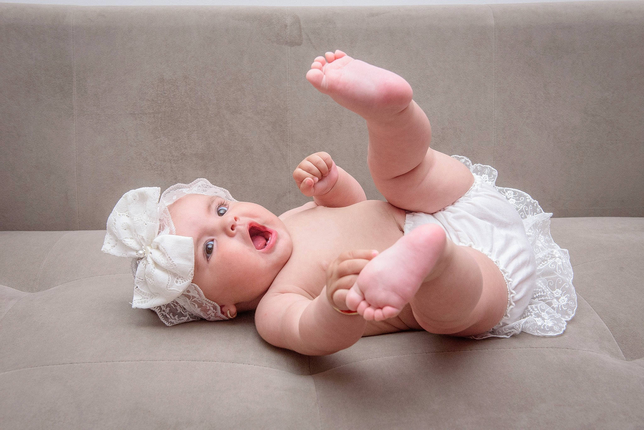 Cataleya is registered to the contest to win money with this photo: arm, baby, baby_toddler_clothing, barefoot, comfort, eye, flash_photography, floor, flooring, foot, gesture, head, headgear, headwear, human_body, human_leg, leg, lip, person, pink