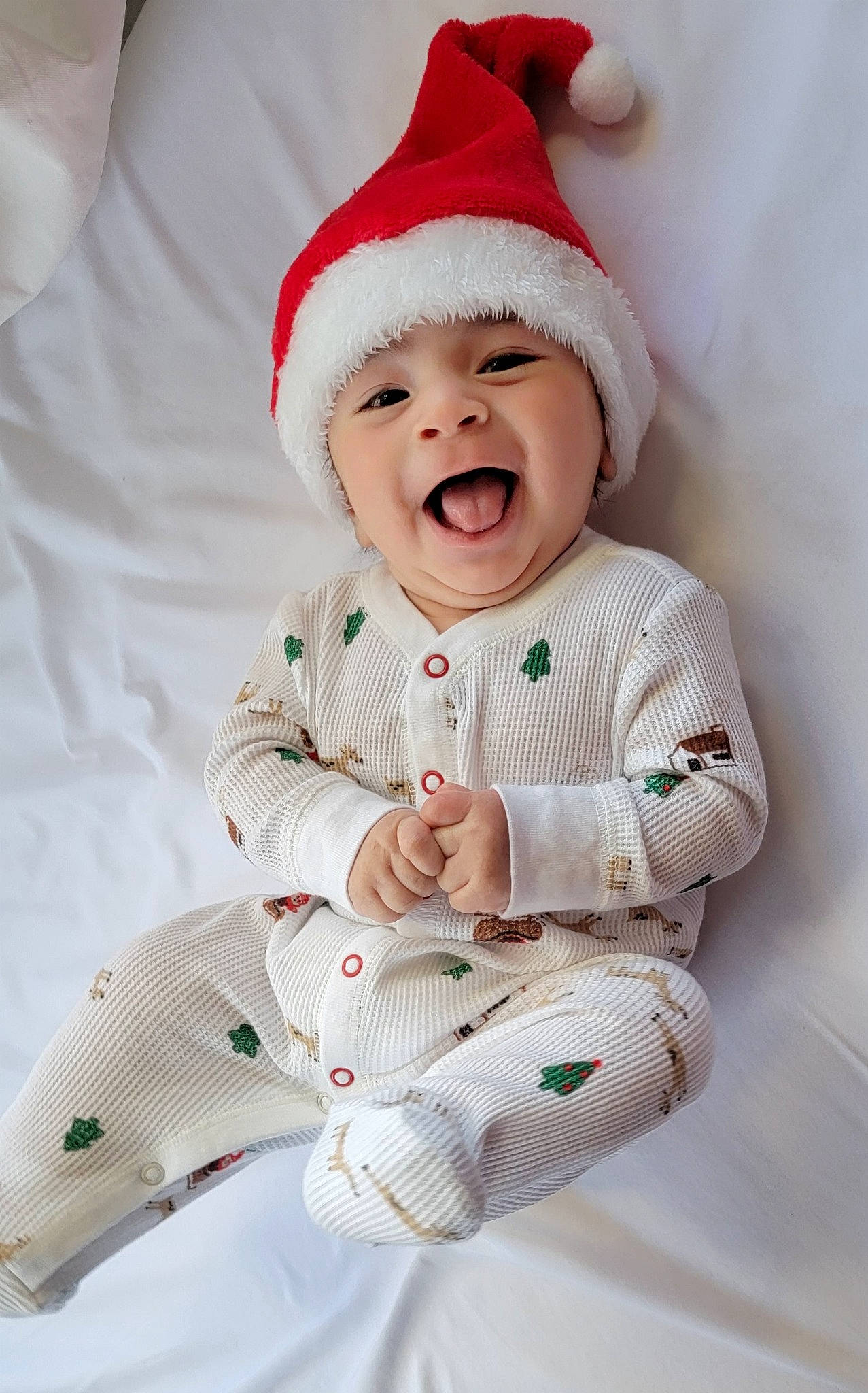 Bruno is registered to the contest to win money with this photo: baby, baby_toddler_clothing, beanie, cap, child, collar, comfort, event, face, fashion_accessory, happy, hat, headwear, knit_cap, linens, pattern, person, sitting, sleeve, smile
