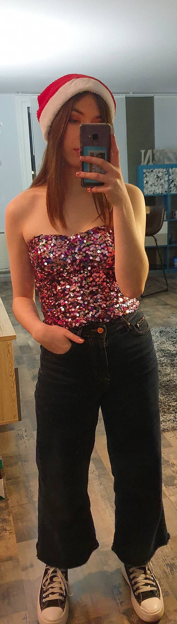 Tammy a rejoint le concours — aidez-le/la à gagner de superbes lots ! abdomen, bag, chest, day_dress, eyewear, fashion, fashion_design, gesture, joint, luggage_and_bags, magenta, neck, pattern, person, shoulder, sleeve, sleeveless_shirt, street_fashion, thigh, trunk