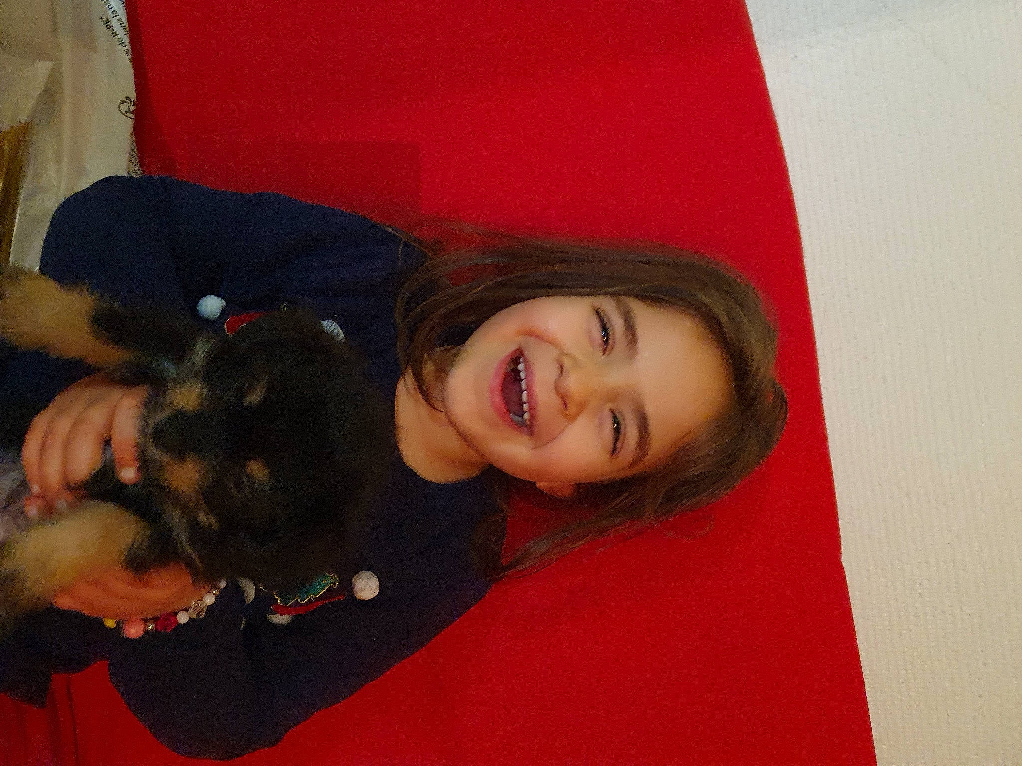 Alexya a rejoint le concours — aidez-le/la à gagner de superbes lots ! black_hair, brown_hair, child, companion_dog, event, flooring, fun, fur, happy, joy, magenta, mouth, nose, person, room, skin, smile