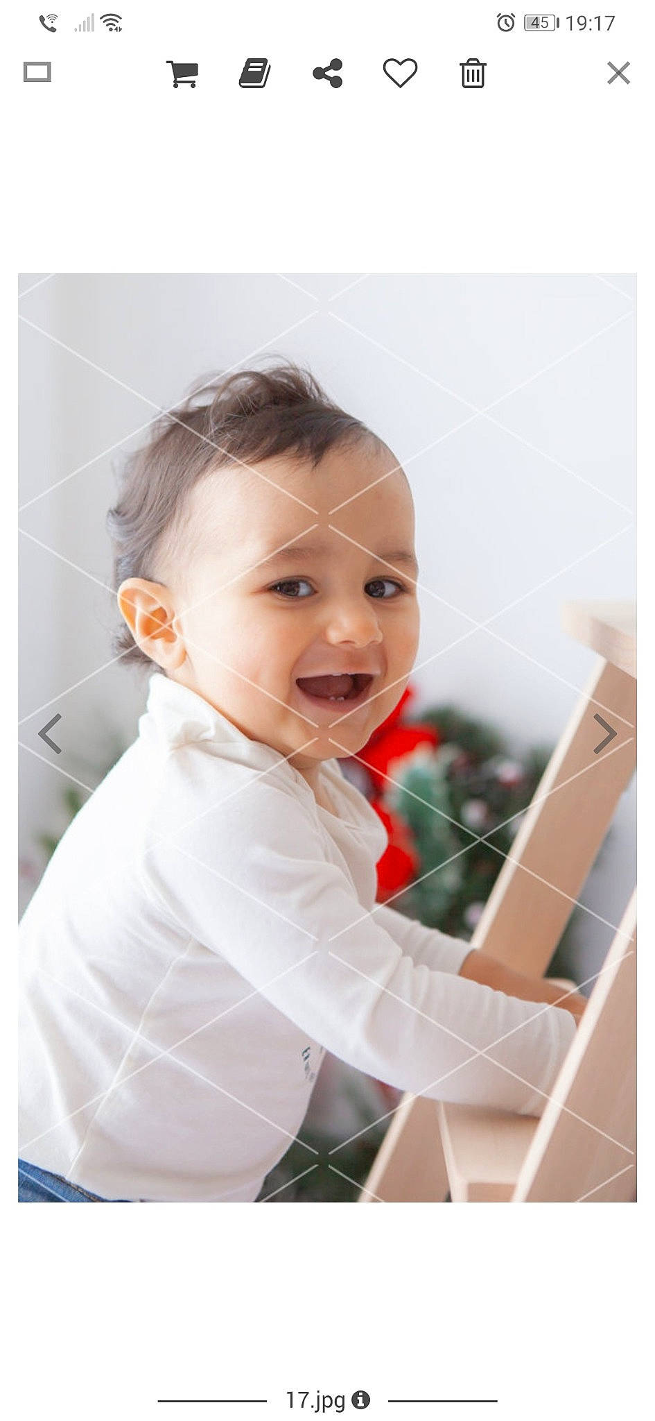 Gustavo a rejoint le concours — aidez-le/la à gagner de superbes lots ! beauty, cardboard, child, child_model, facial_expression, hairstyle, happy, laugh, lip, person, portrait, portrait_photography, toddler, tooth