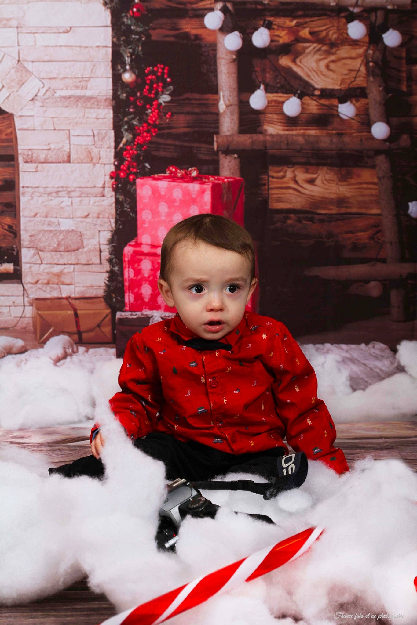 Mylo participe au concours pour gagner de l'argent avec cette photo : baby, baby_toddler_clothing, carmine, child, event, flash_photography, flooring, freezing, fun, fur, happy, person, room, sitting, sleeve, snow, toddler, tradition, tree, winter