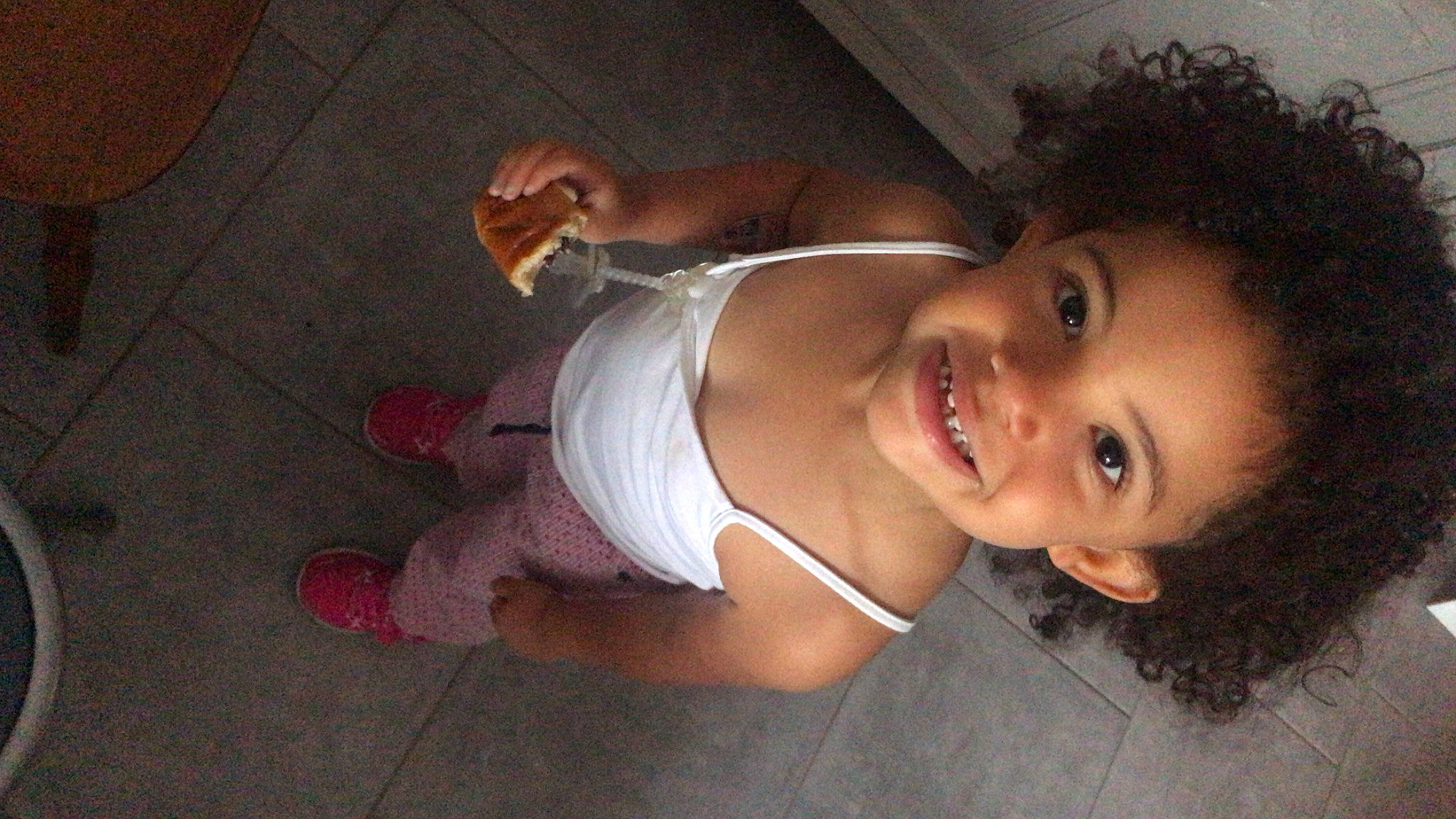 Gabrielle participe au concours pour gagner de l'argent avec cette photo : black_hair, chest, eye, eyebrow, finger, flash_photography, floor, happy, human_body, iris, jaw, joy, leg, lip, mouth, neck, nose, person, skin, smile