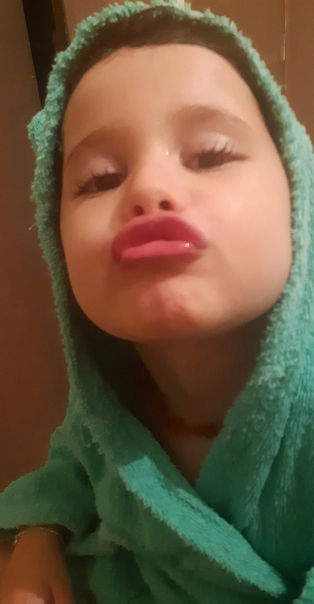 Hayder a rejoint le concours — aidez-le/la à gagner de superbes lots ! beauty, cheek, child, chin, close_up, eye, eyebrow, eyelash, face, facial_expression, forehead, hair, head, human, jaw, lip, mouth, neck, nose, person