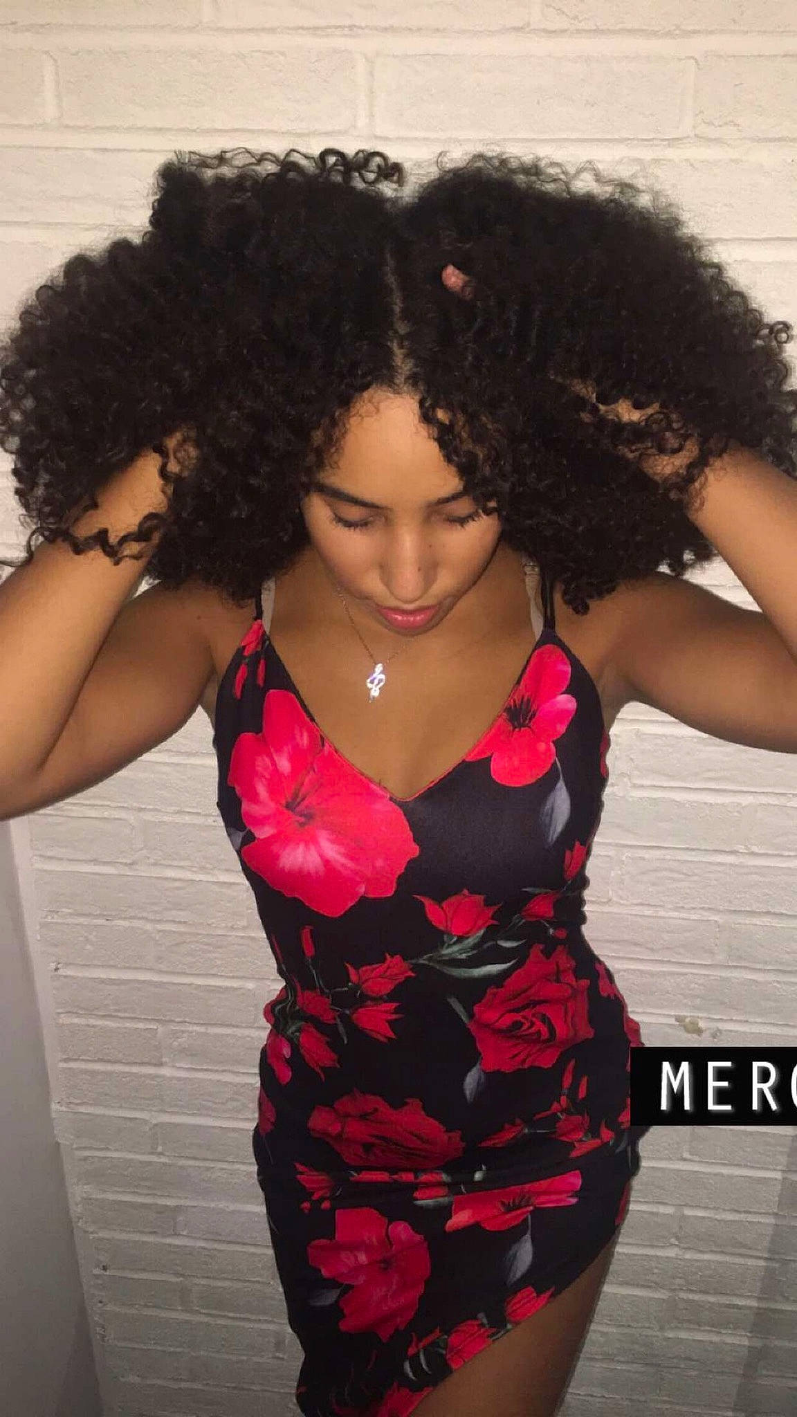 Ikrame a rejoint le concours — aidez-le/la à gagner de superbes lots ! afro, black_hair, costume, hair, hair_coloring, hairstyle, jheri_curl, lace_wig, long_hair, person, ringlet, s_curl, shoulder, thigh, wig