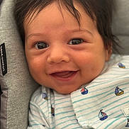 Basile a rejoint le concours — aidez-le/la à gagner de superbes lots ! baby, smiling, close_up, face, infant, happy, clothing, striped, sailboats, cute, child, person, soft, cushion, indoor, portrait, head, eyes, mouth, newborn