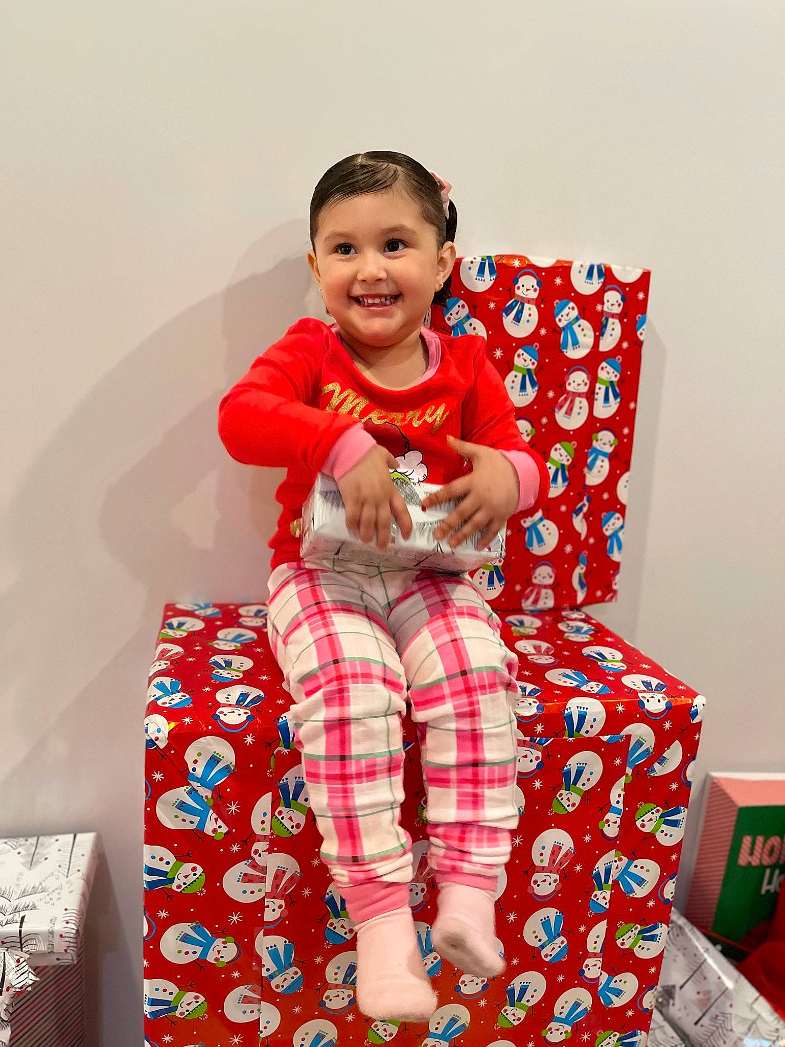 Annalie is registered to the contest to win money with this photo: baby_toddler_clothing, child, comfort, event, fashion_design, fun, happy, human_leg, joy, linens, magenta, pattern, person, pink, plaid, sitting, sleeve, smile, t_shirt, tartan