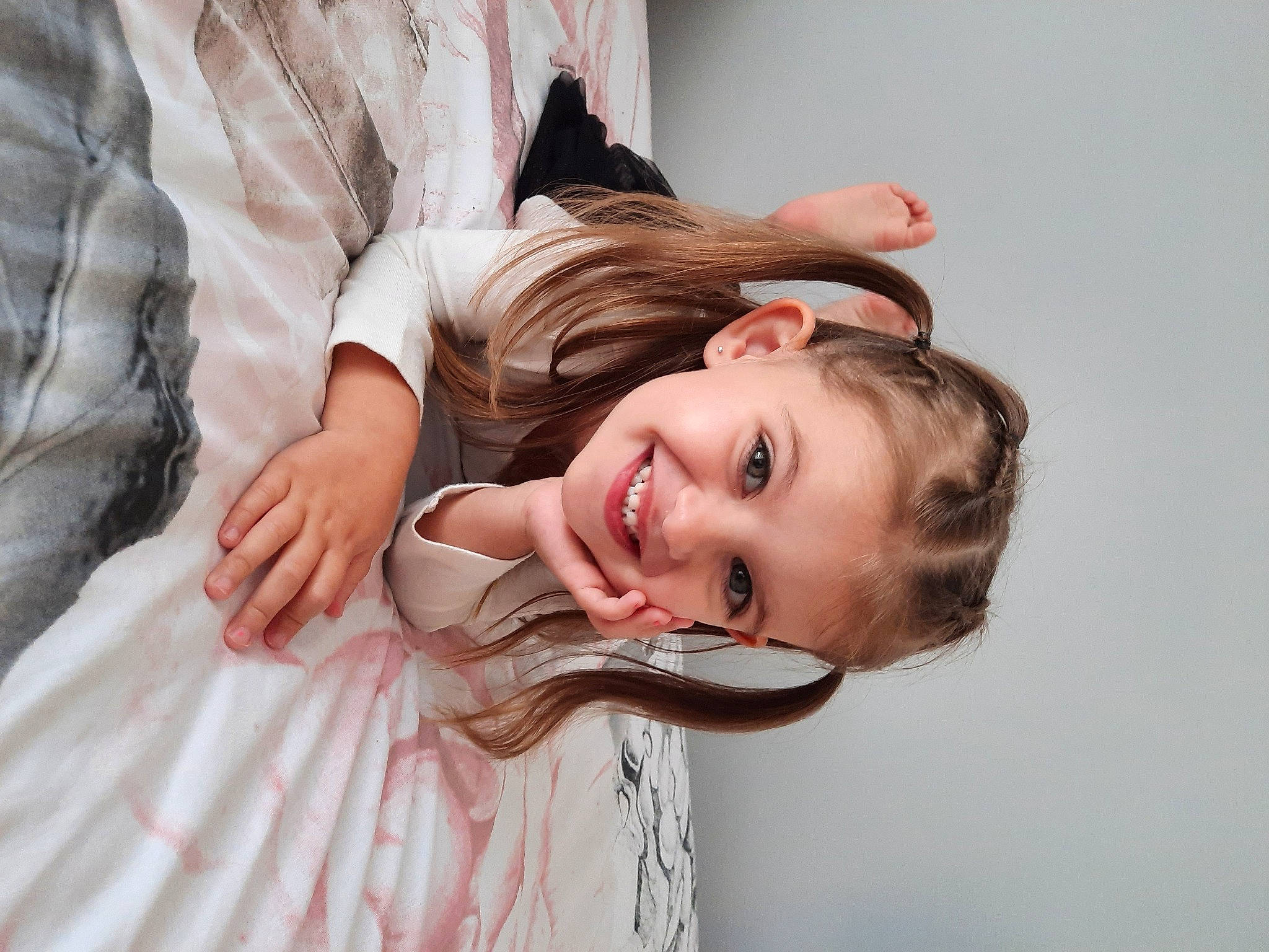 Lia participe au concours pour gagner de l'argent avec cette photo : black_hair, dress, eyebrow, eyelash, finger, flash_photography, gesture, hairstyle, happy, iris, jewellery, joy, lip, long_hair, makeover, neck, person, pink, shoulder, skin