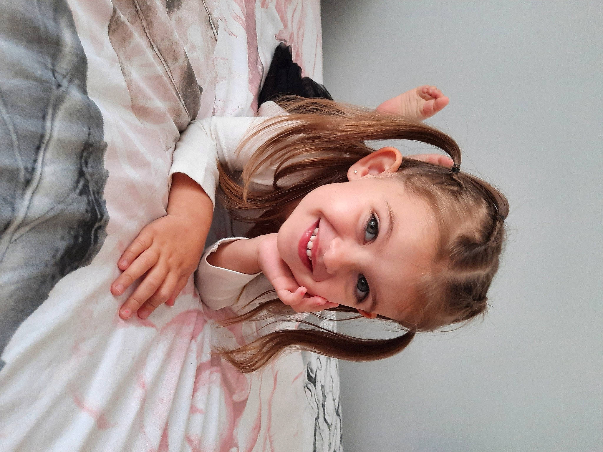 Lia participe au concours pour gagner de l'argent avec cette photo : beauty, child, chin, comfort, dress, ear, eyebrow, eyelash, facial_expression, flash_photography, gesture, happy, jewellery, joy, lip, long_hair, makeover, neck, person, pink