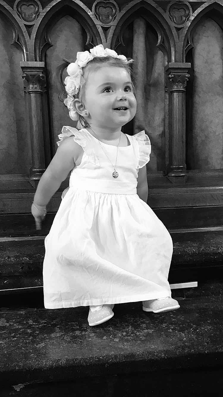 Leena participe au concours pour gagner de l'argent avec cette photo : baby, black_and_white, child, child_model, dress, hair_accessory, headpiece, joy, monochrome, monochrome_photography, person, photograph, photography, portrait, smile, snapshot, standing, stock_photography, style, toddler