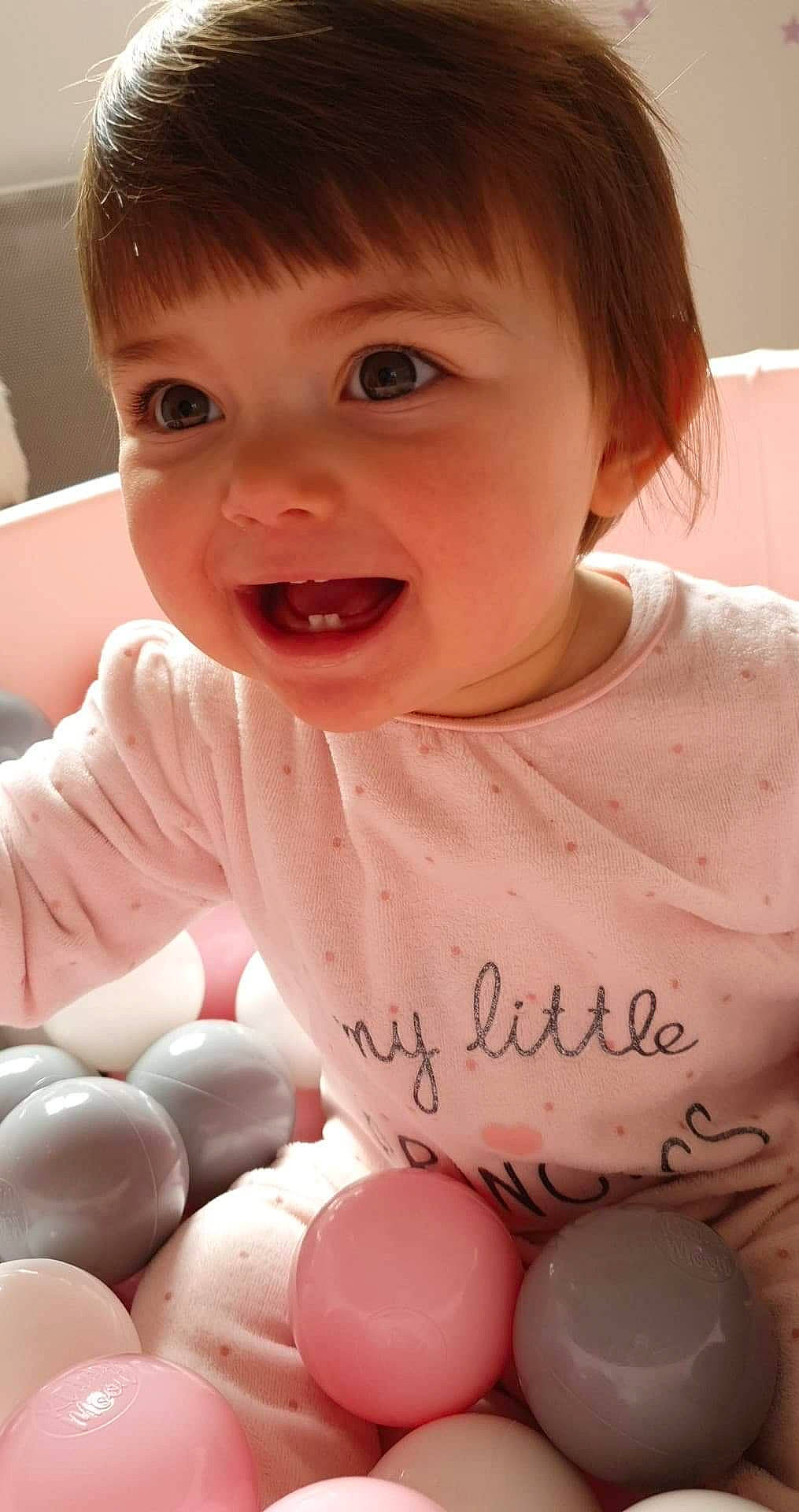 Leena participe au concours pour gagner de l'argent avec cette photo : baby, baby_toddler_clothing, cheek, child, person, skin, smile, toddler