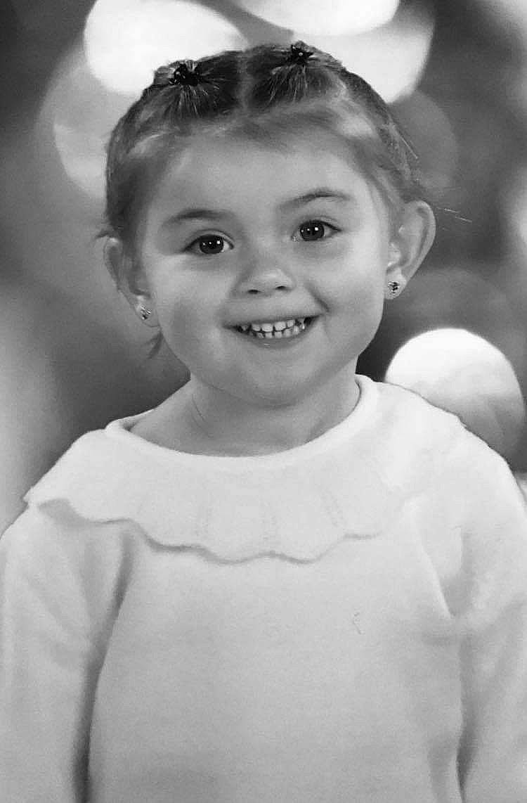 Leena participe au concours pour gagner de l'argent avec cette photo : black_and_white, cheek, child, eye, face, flash_photography, forehead, gesture, hairstyle, happy, head, iris, joy, lip, monochrome, monochrome_photography, person, smile, standing, style