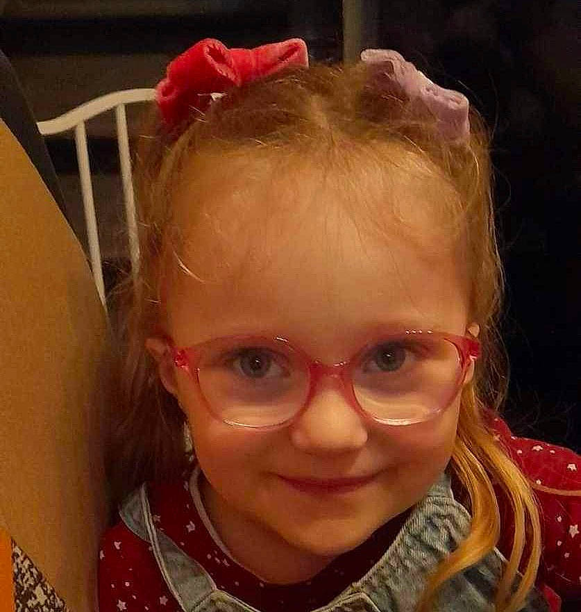 Illyana participe au concours pour gagner de l'argent avec cette photo : cheek, child, ear, eyebrow, eyelash, eyewear, forehead, glasses, goggles, hairstyle, happy, iris, jaw, joy, lip, mouth, nose, person, skin, smile