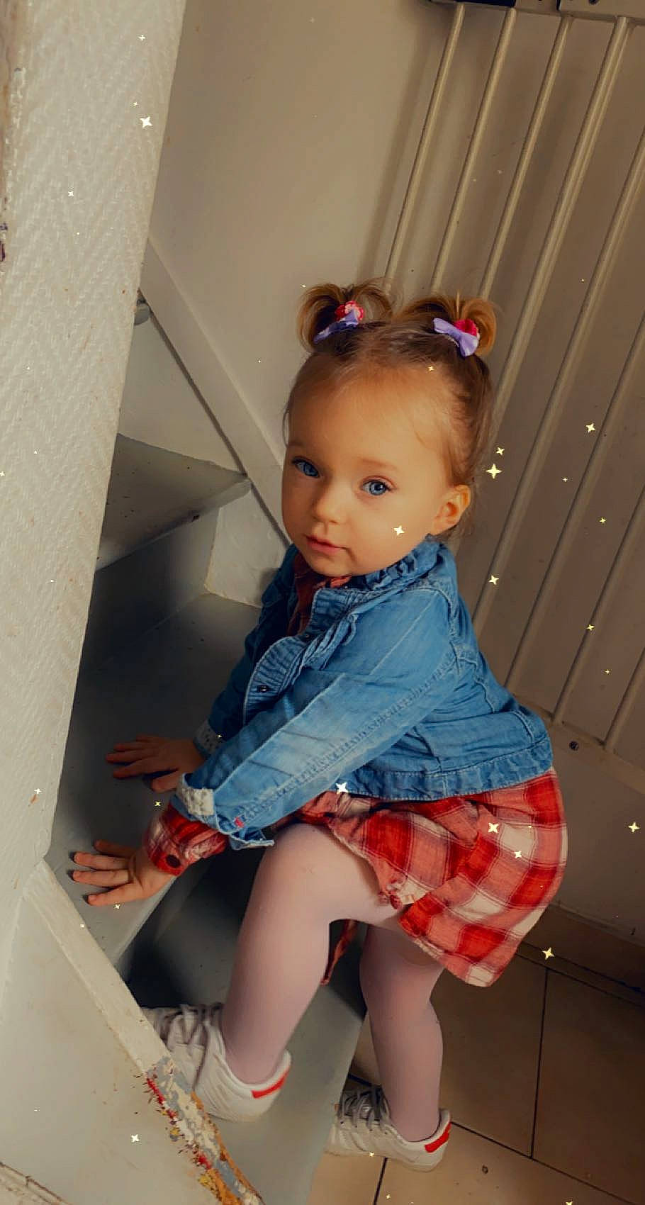 Illyana participe au concours pour gagner de l'argent avec cette photo : baby, baby_toddler_clothing, child, day_dress, dress, electric_blue, eyelash, fashion_accessory, fashion_design, fun, headband, human_leg, iris, knee, pattern, person, pink, sitting, sock, thigh